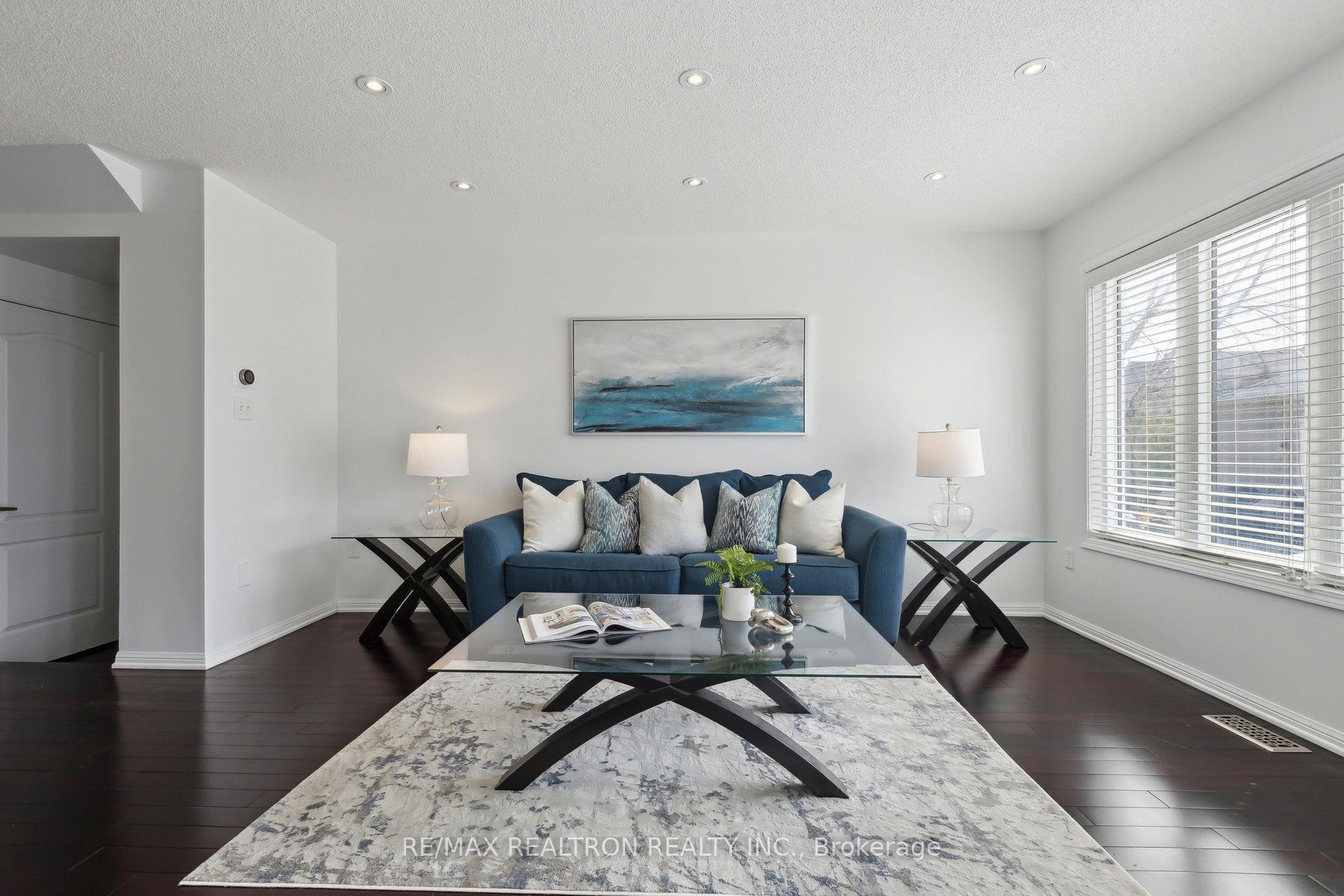 Photo 25 of 302 Gas Lamp Lane, Markham, Cornell — HOMEH