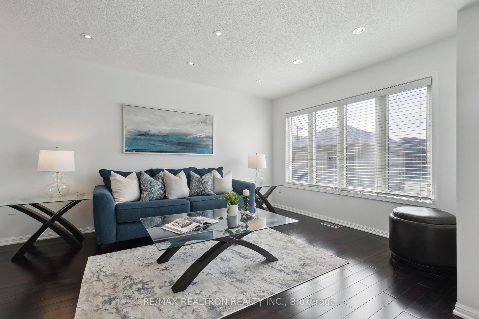 Photo 26 of 302 Gas Lamp Lane, Markham, Cornell — HOMEH