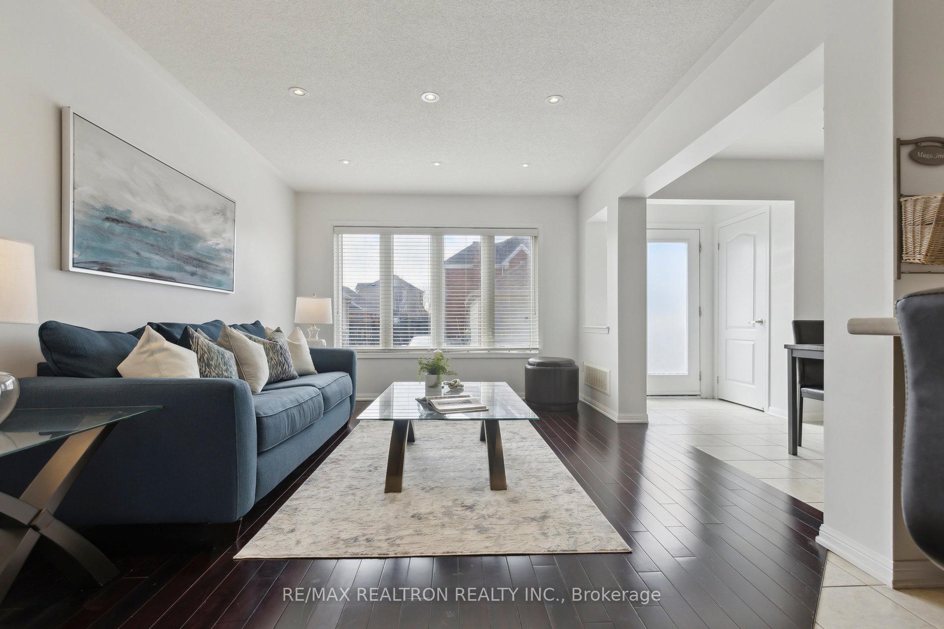 Photo 27 of 302 Gas Lamp Lane, Markham, Cornell — HOMEH