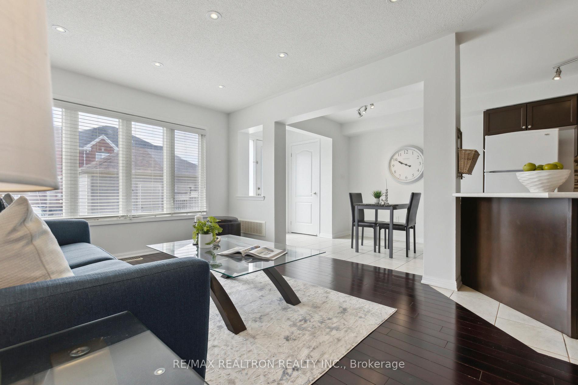 Photo 28 of 302 Gas Lamp Lane, Markham, Cornell — HOMEH