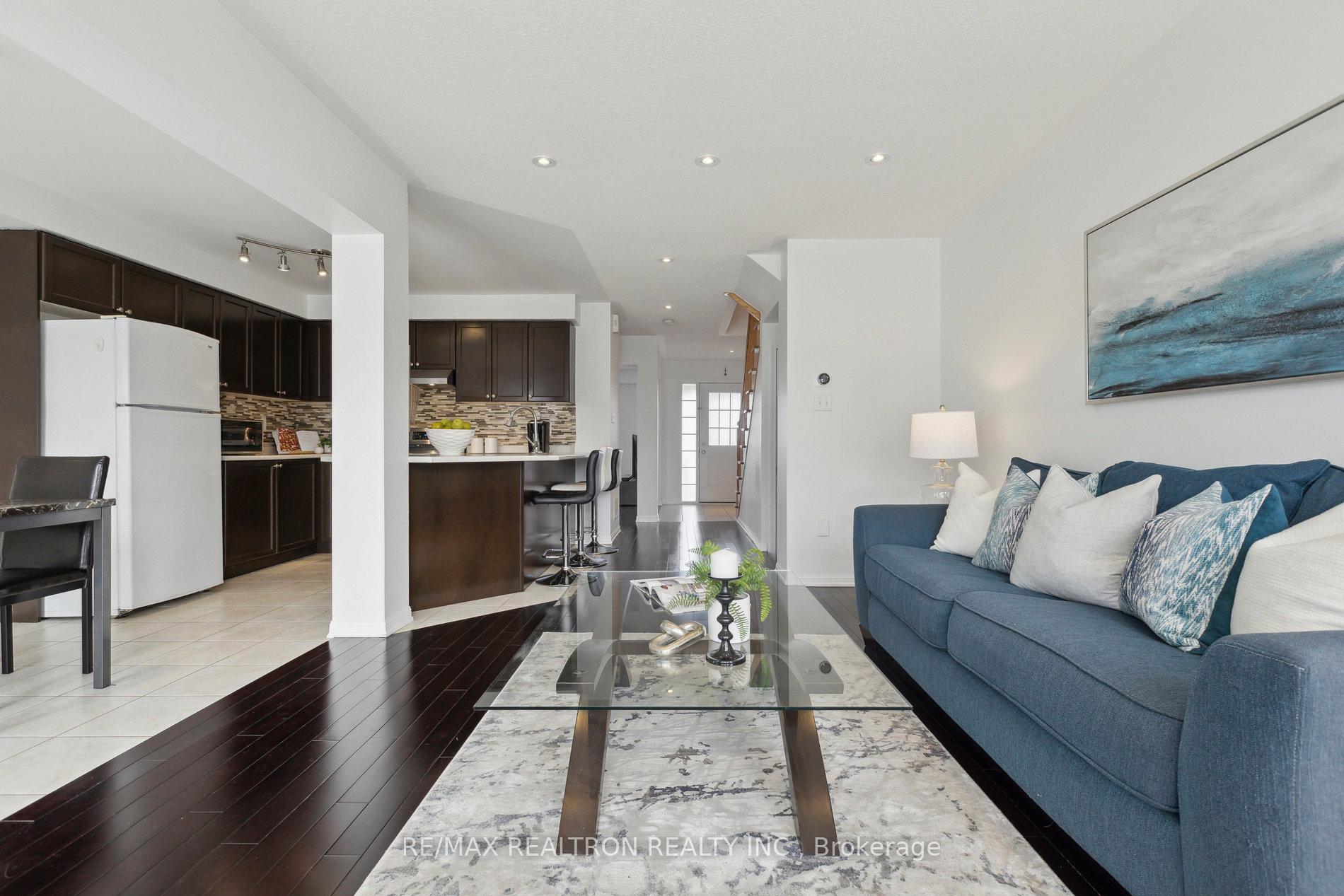 Photo 30 of 302 Gas Lamp Lane, Markham, Cornell — HOMEH