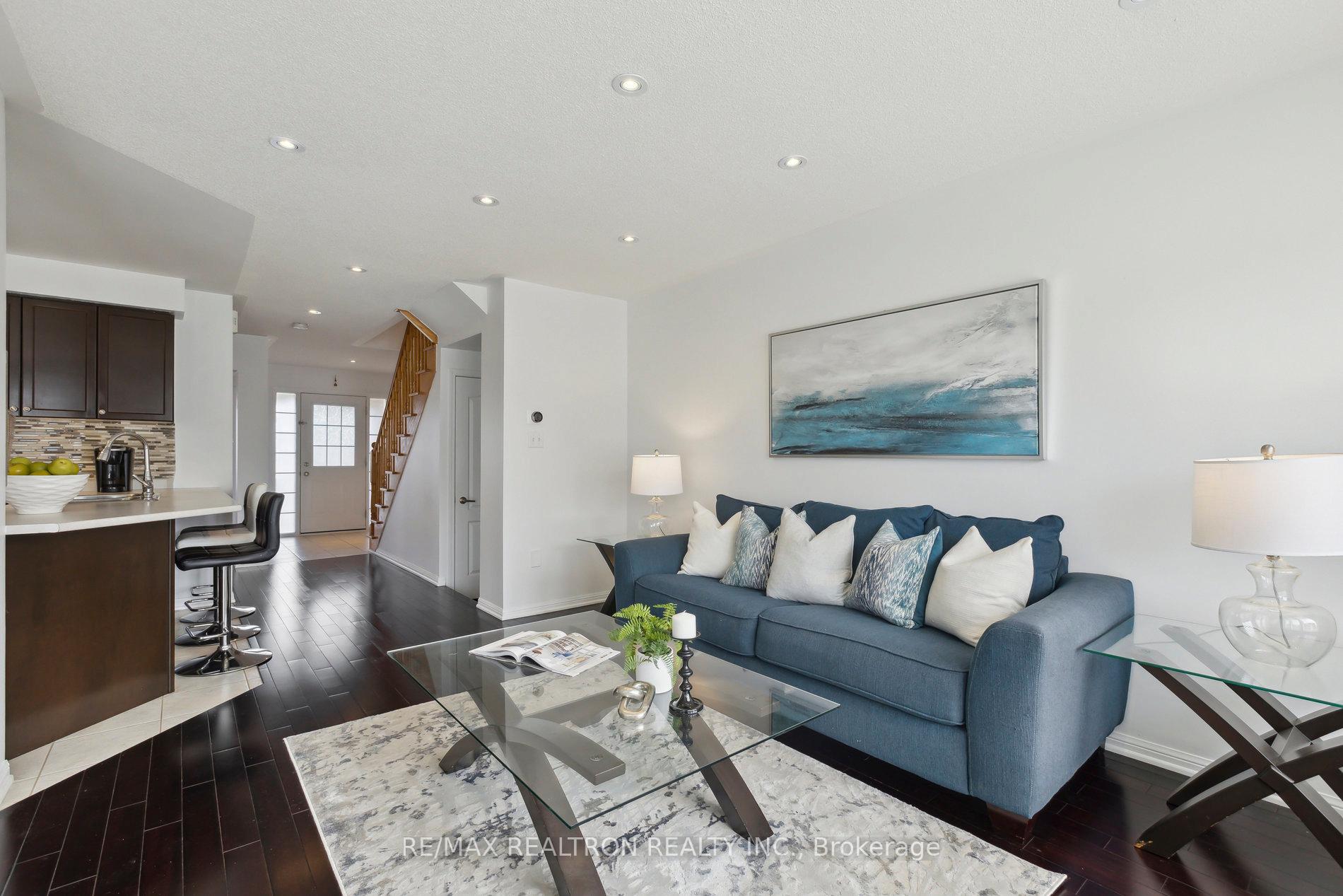 Photo 31 of 302 Gas Lamp Lane, Markham, Cornell — HOMEH