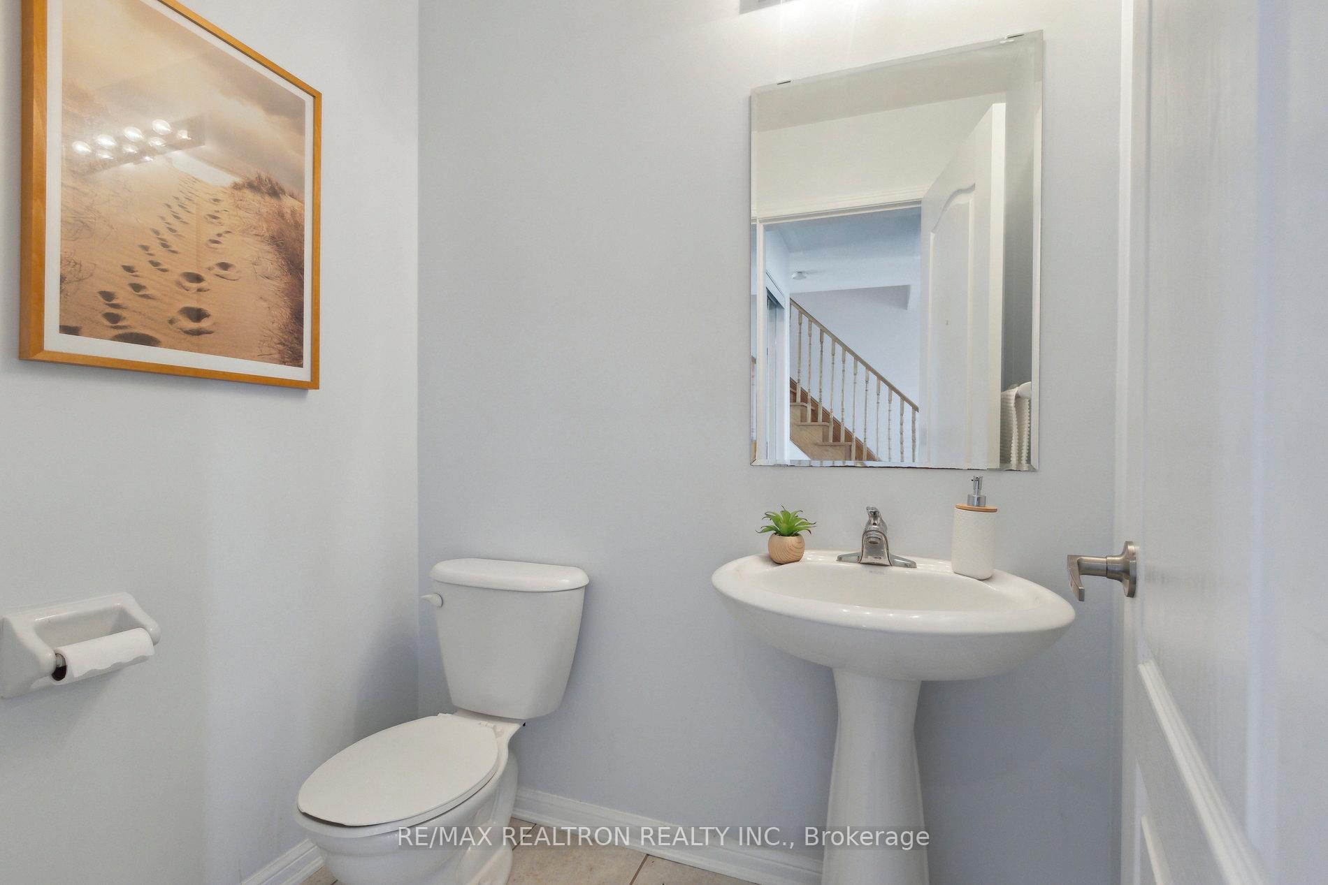Photo 32 of 302 Gas Lamp Lane, Markham, Cornell — HOMEH