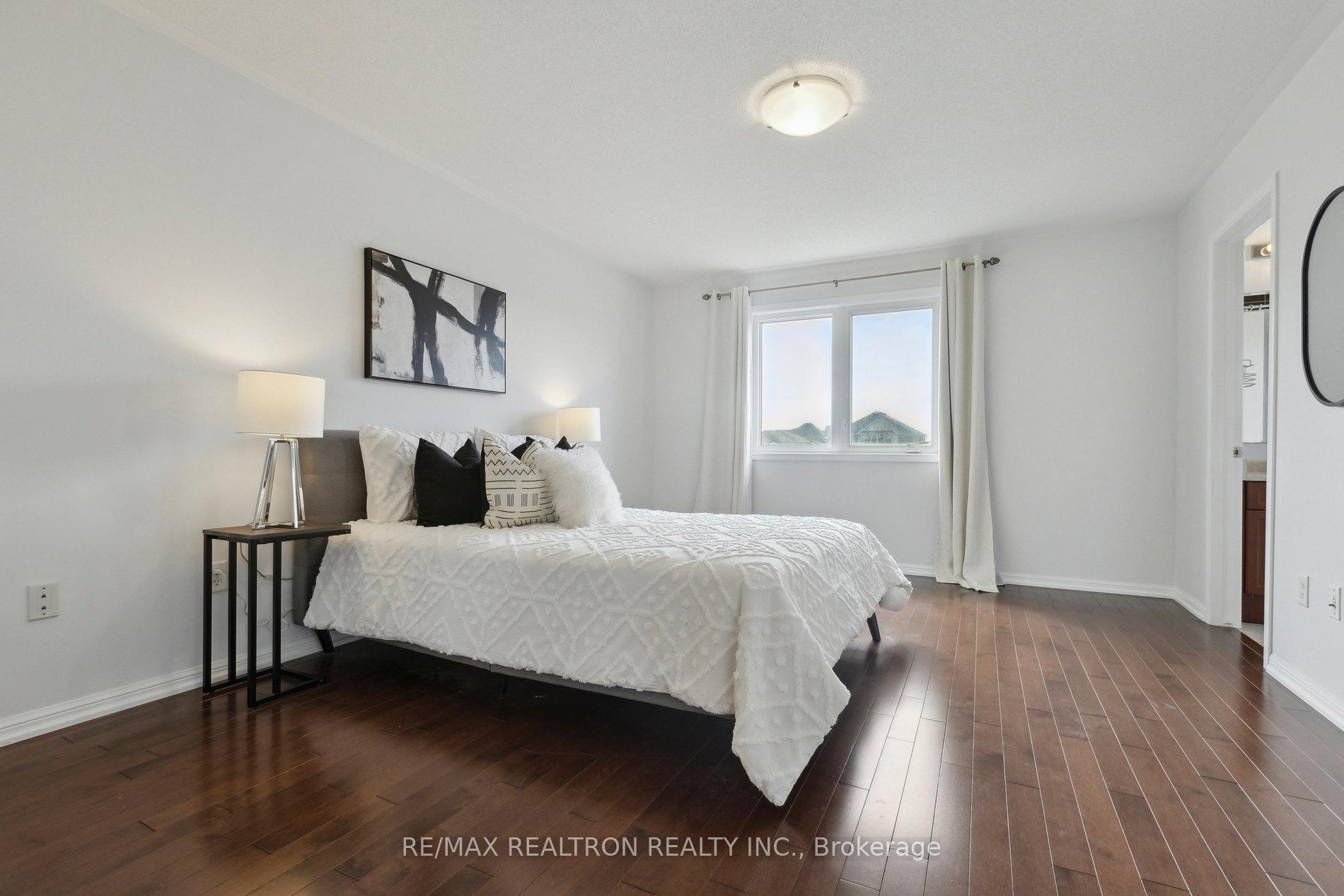 Photo 34 of 302 Gas Lamp Lane, Markham, Cornell — HOMEH