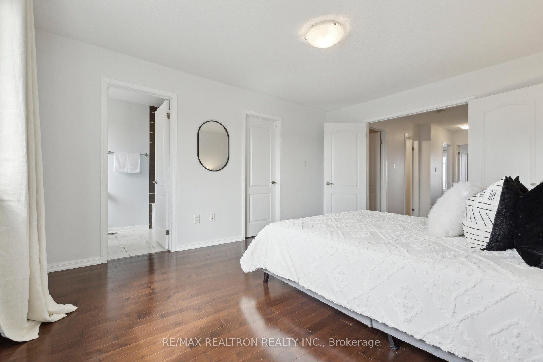 Photo 36 of 302 Gas Lamp Lane, Markham, Cornell — HOMEH