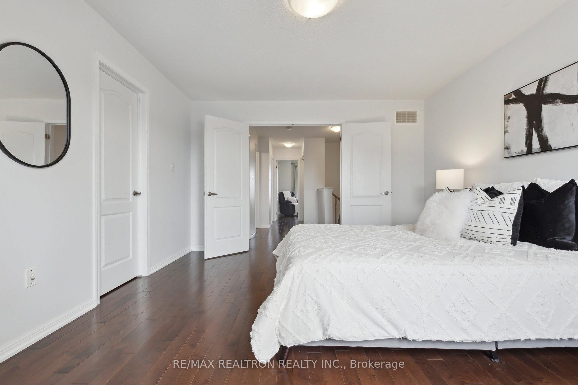 Photo 37 of 302 Gas Lamp Lane, Markham, Cornell — HOMEH