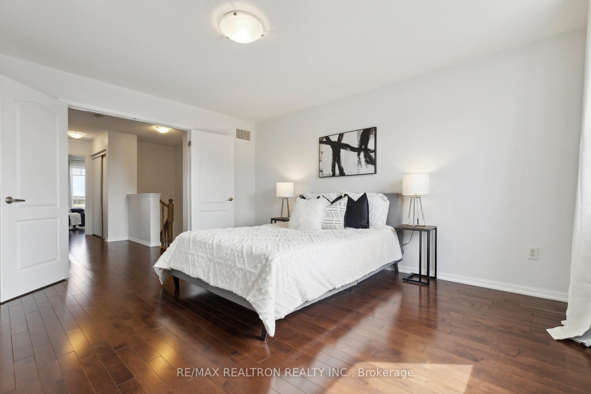 Photo 38 of 302 Gas Lamp Lane, Markham, Cornell — HOMEH