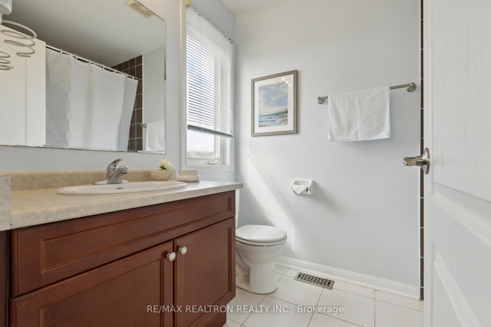 Photo 39 of 302 Gas Lamp Lane, Markham, Cornell — HOMEH