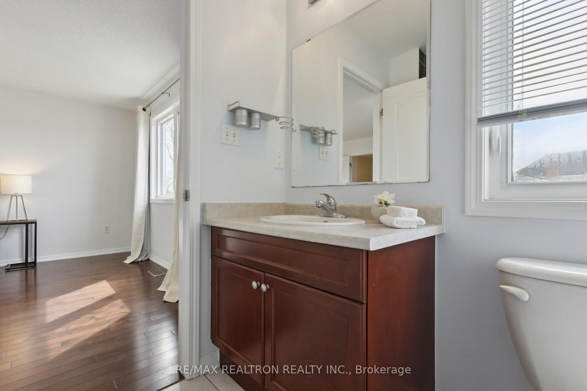 Photo 40 of 302 Gas Lamp Lane, Markham, Cornell — HOMEH