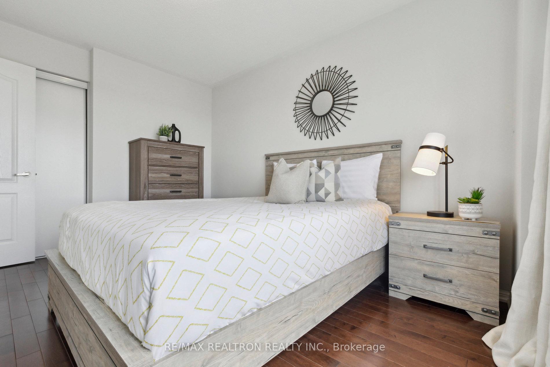 Photo 44 of 302 Gas Lamp Lane, Markham, Cornell — HOMEH