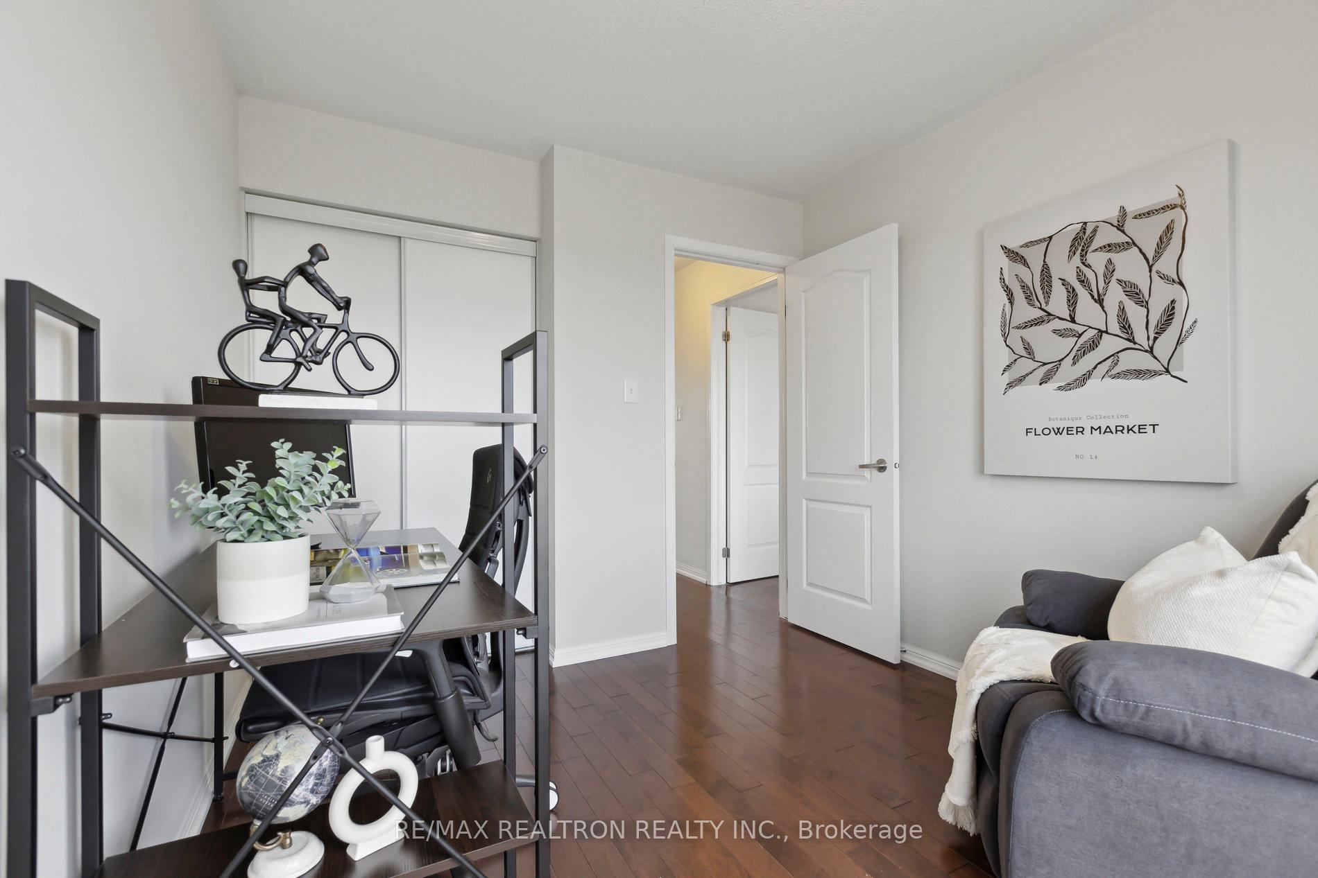 Photo 46 of 302 Gas Lamp Lane, Markham, Cornell — HOMEH