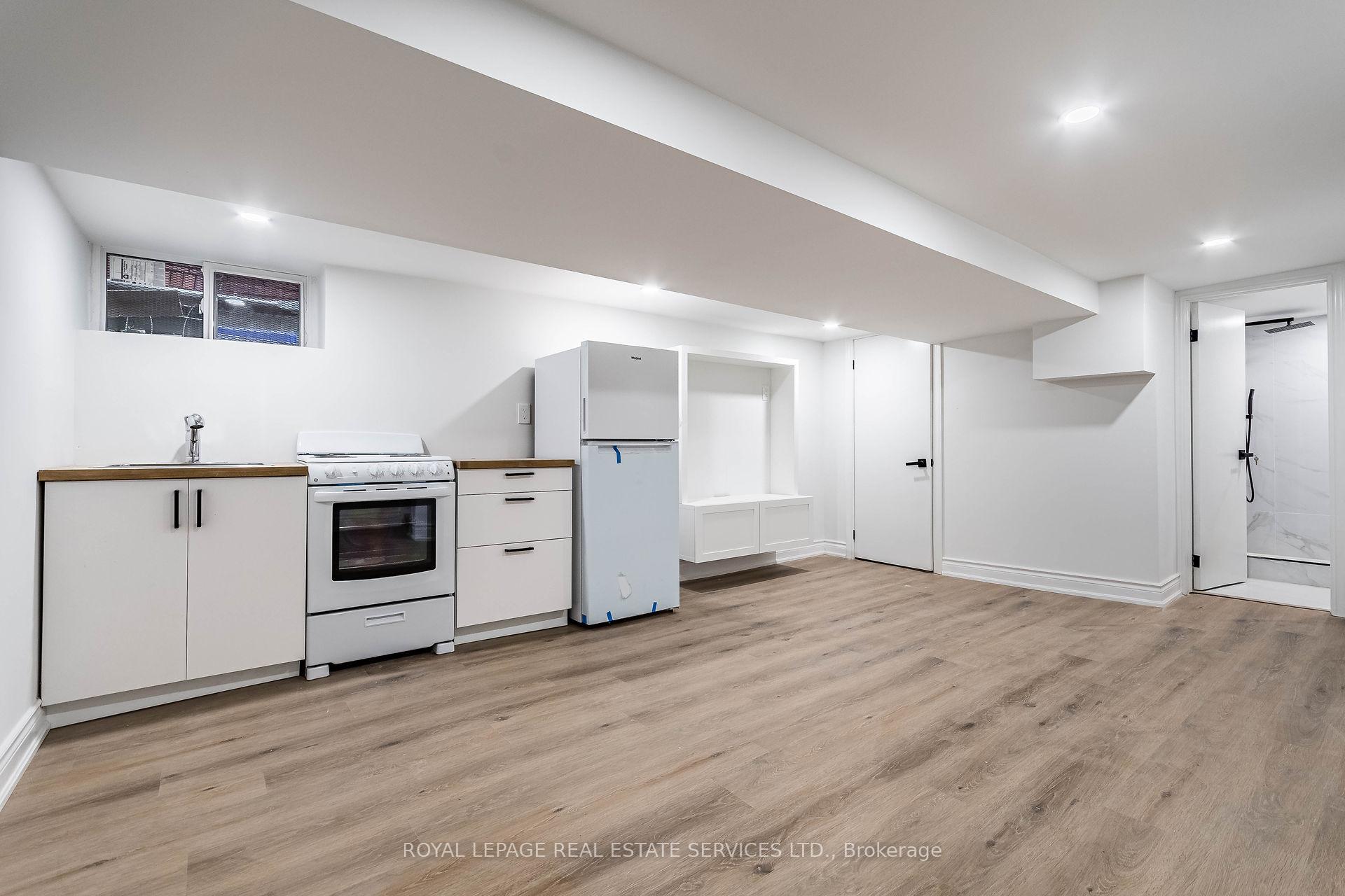 Front of Unit lower, 286 Cumberland Avenue