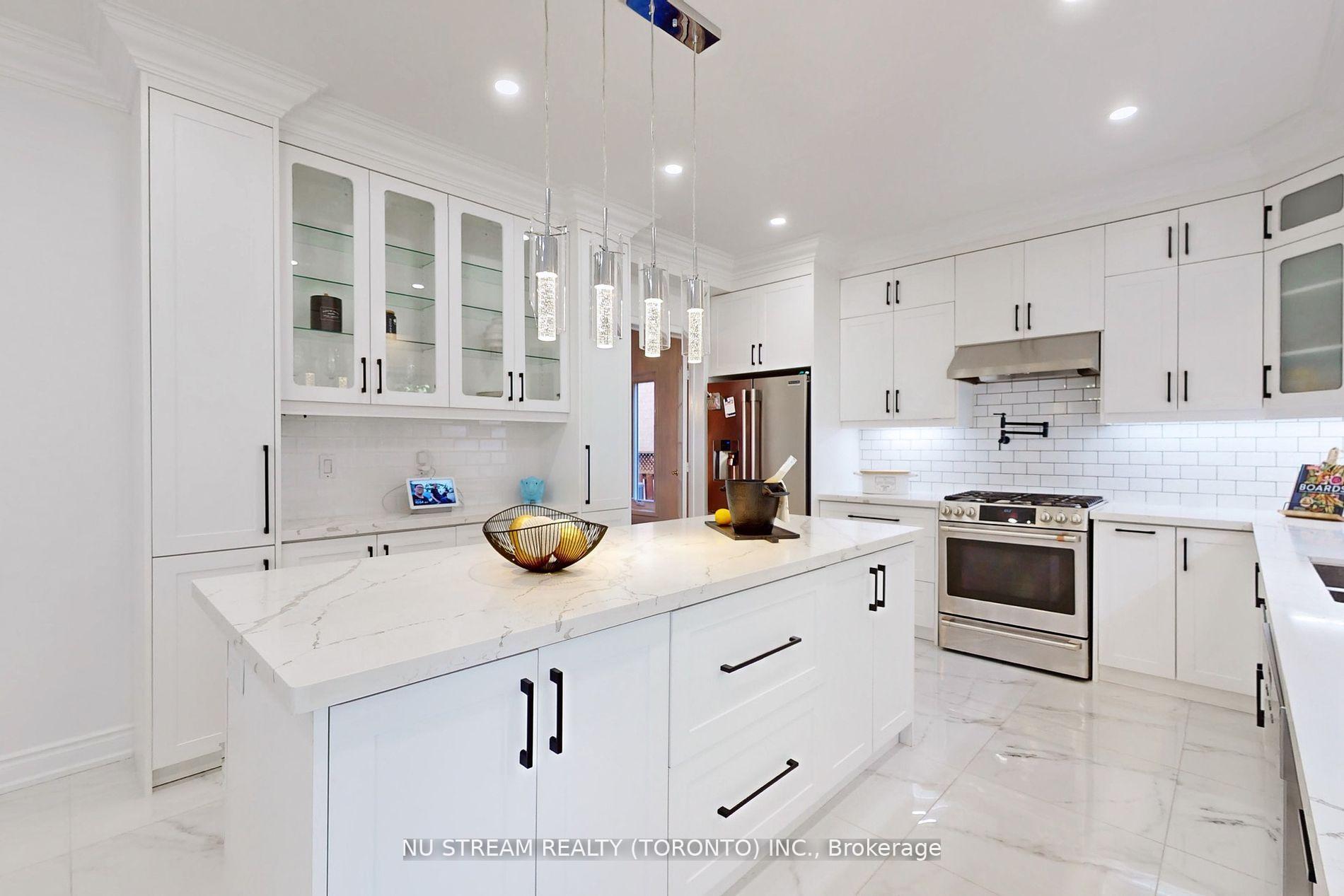 Photo 8 of 107 Golden Tulip Crescent, Markham, Cachet — HOMEH