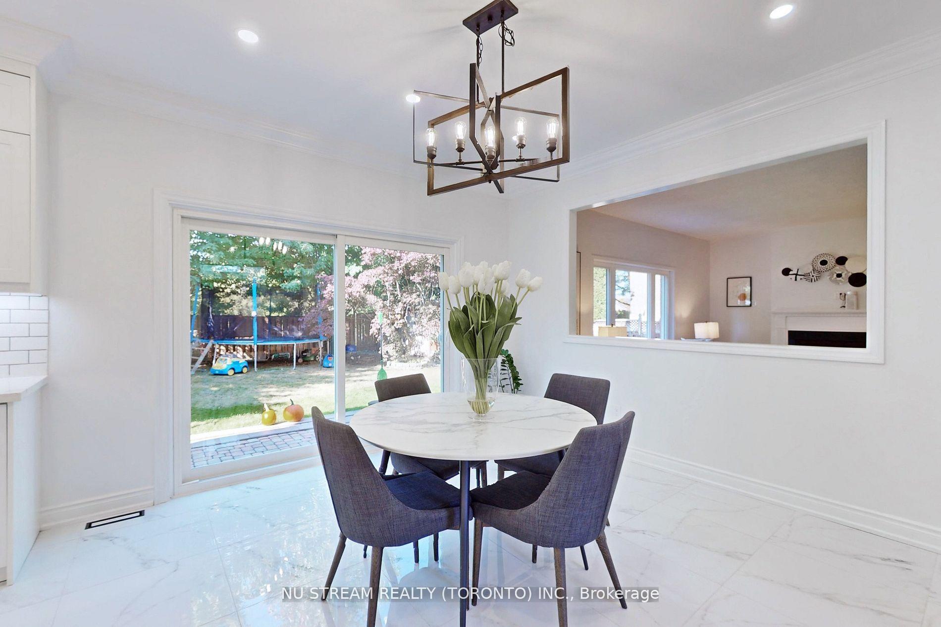Photo 10 of 107 Golden Tulip Crescent, Markham, Cachet — HOMEH