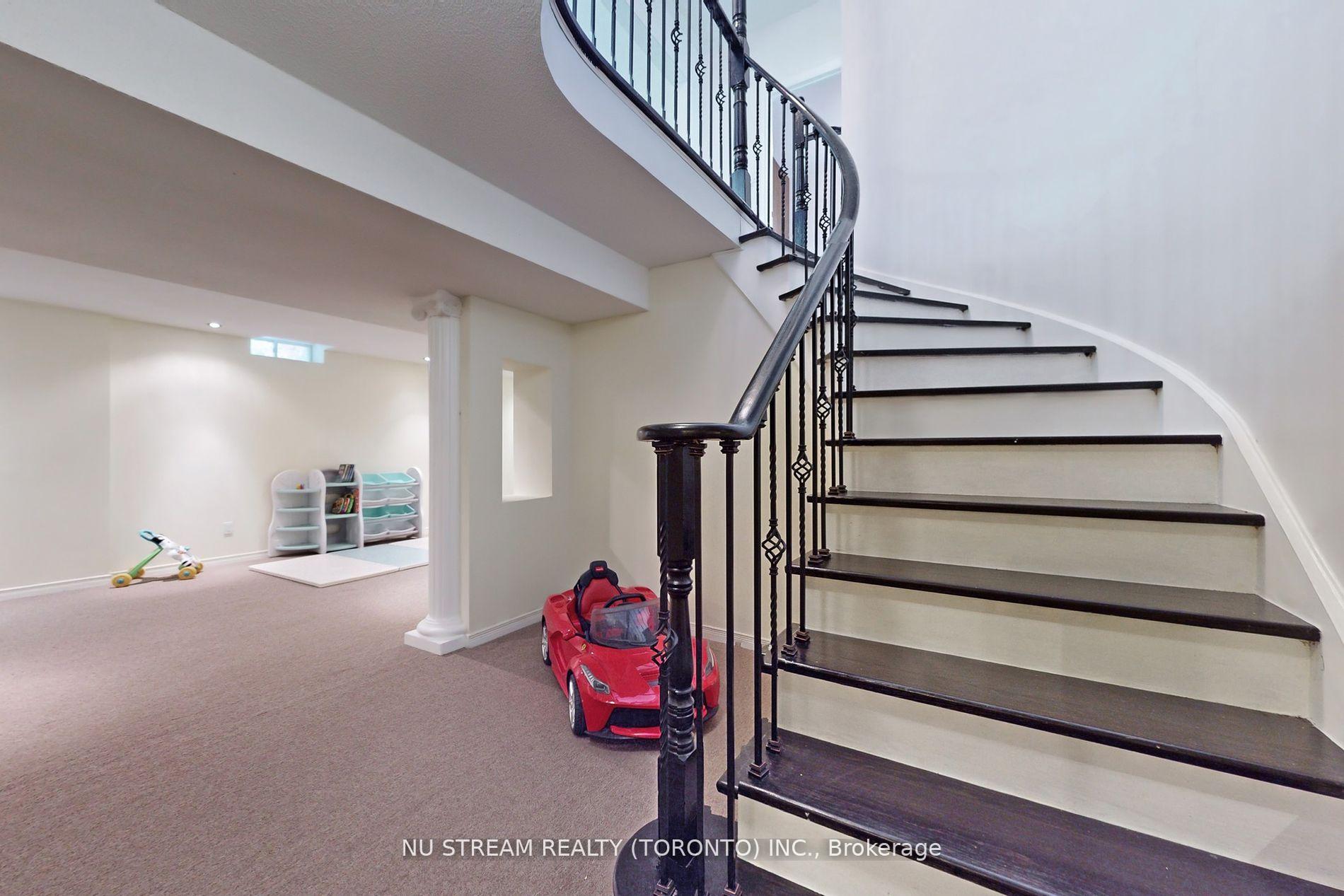 Photo 23 of 107 Golden Tulip Crescent, Markham, Cachet — HOMEH