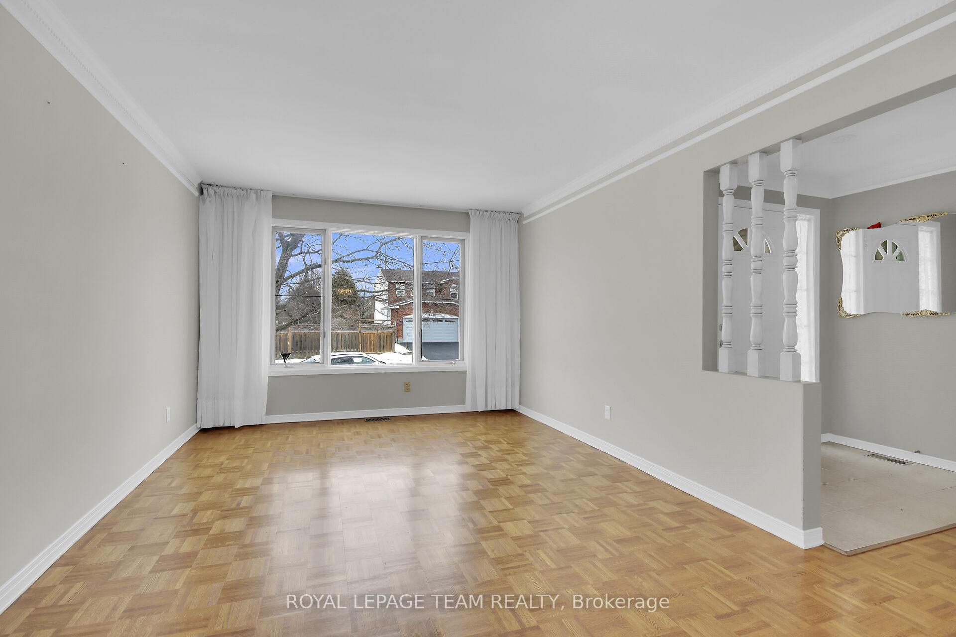 Photo 4 of 127 Palomino Drive, Ottawa, Kanata - Bridlewood — HOMEH
