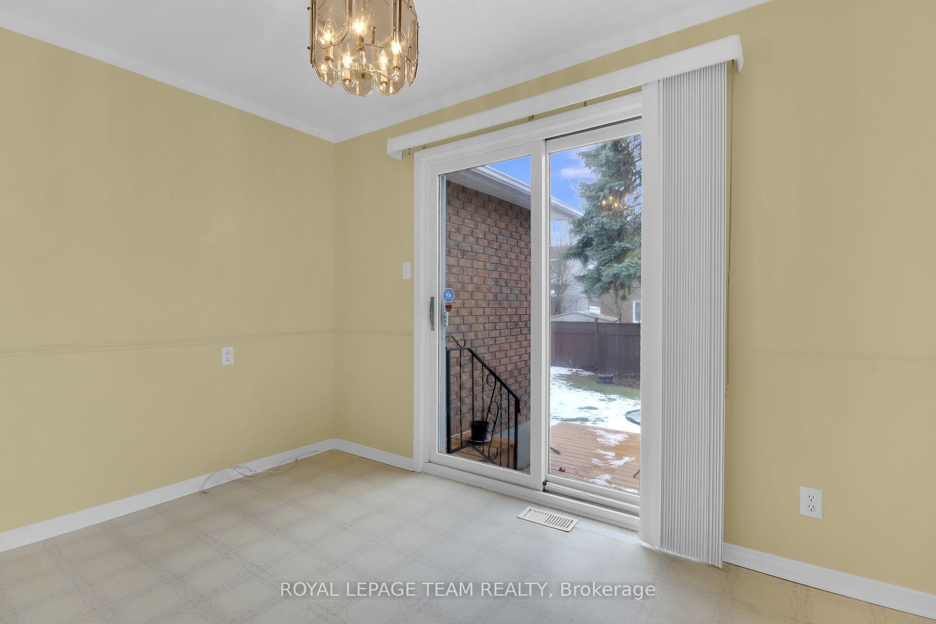 Photo 11 of 127 Palomino Drive, Ottawa, Kanata - Bridlewood — HOMEH