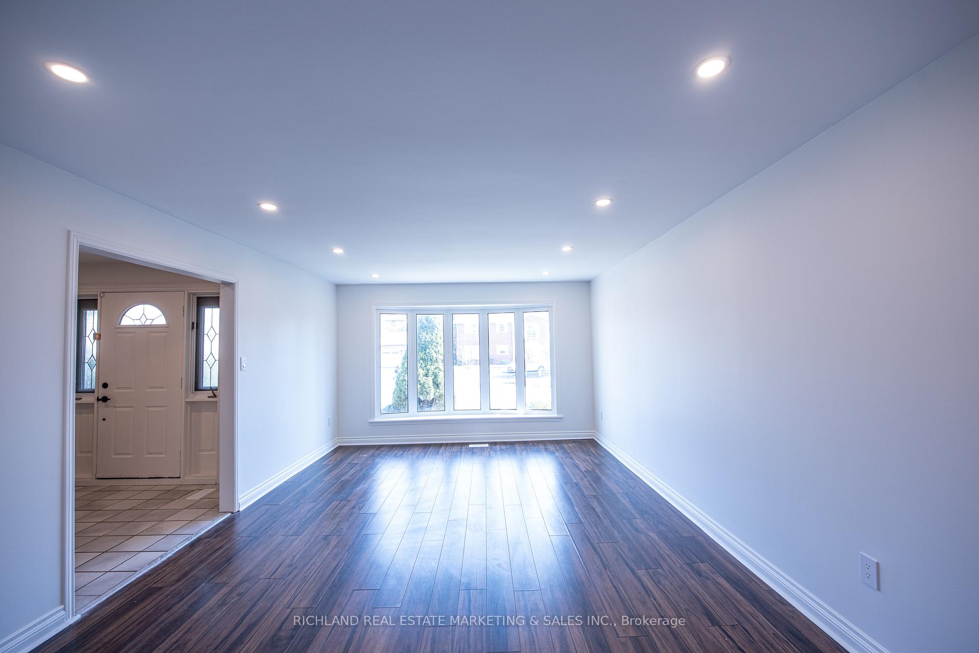 Photo 2 of 42 Wootten Way N, Markham, Markham Village — HOMEH