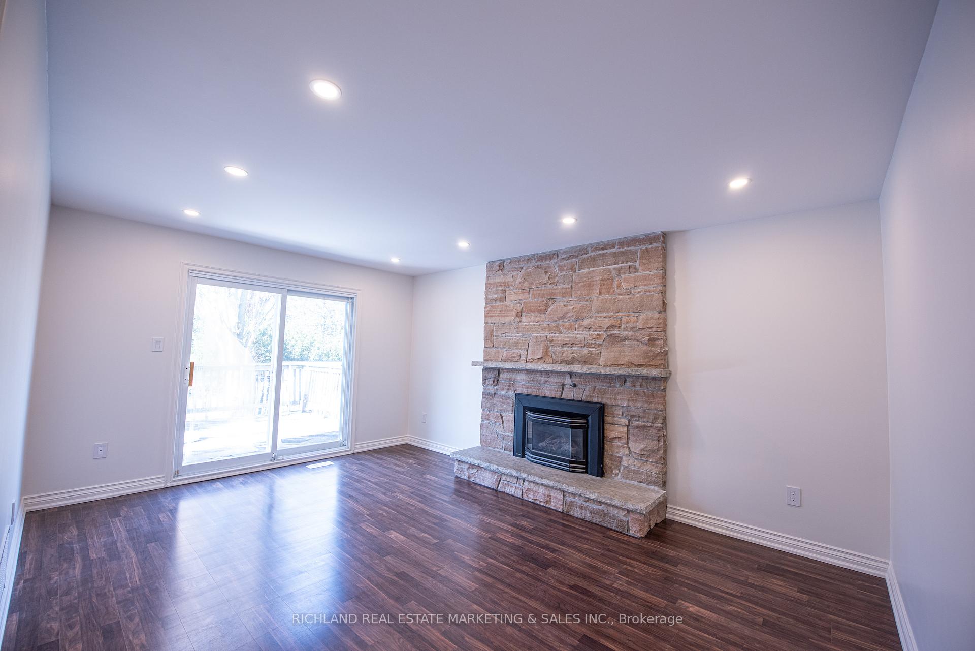 Photo 3 of 42 Wootten Way N, Markham, Markham Village — HOMEH