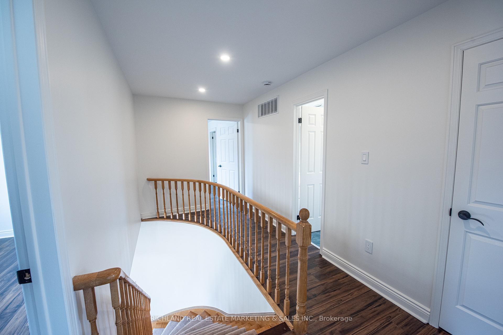 Photo 11 of 42 Wootten Way N, Markham, Markham Village — HOMEH