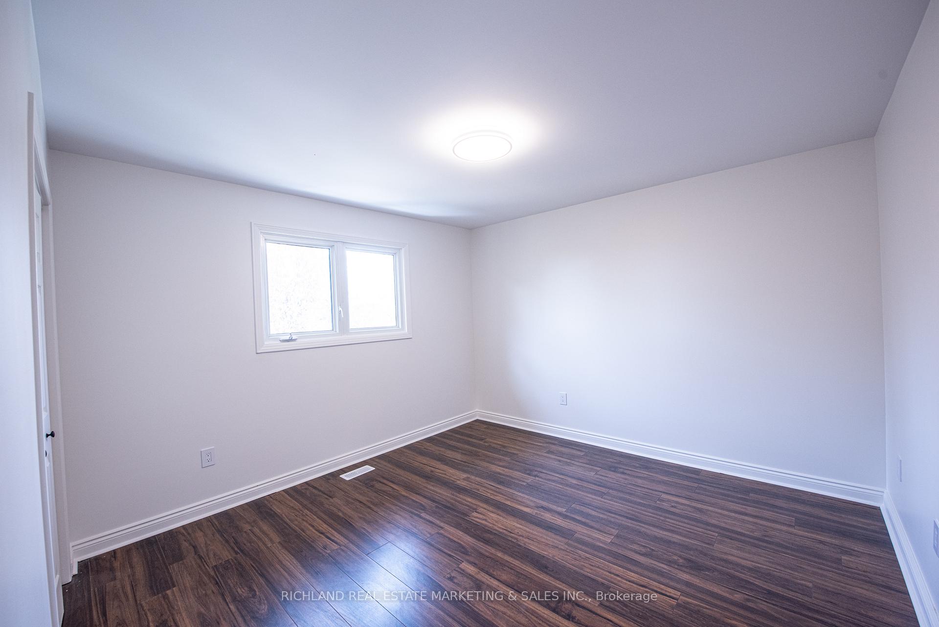 Photo 13 of 42 Wootten Way N, Markham, Markham Village — HOMEH