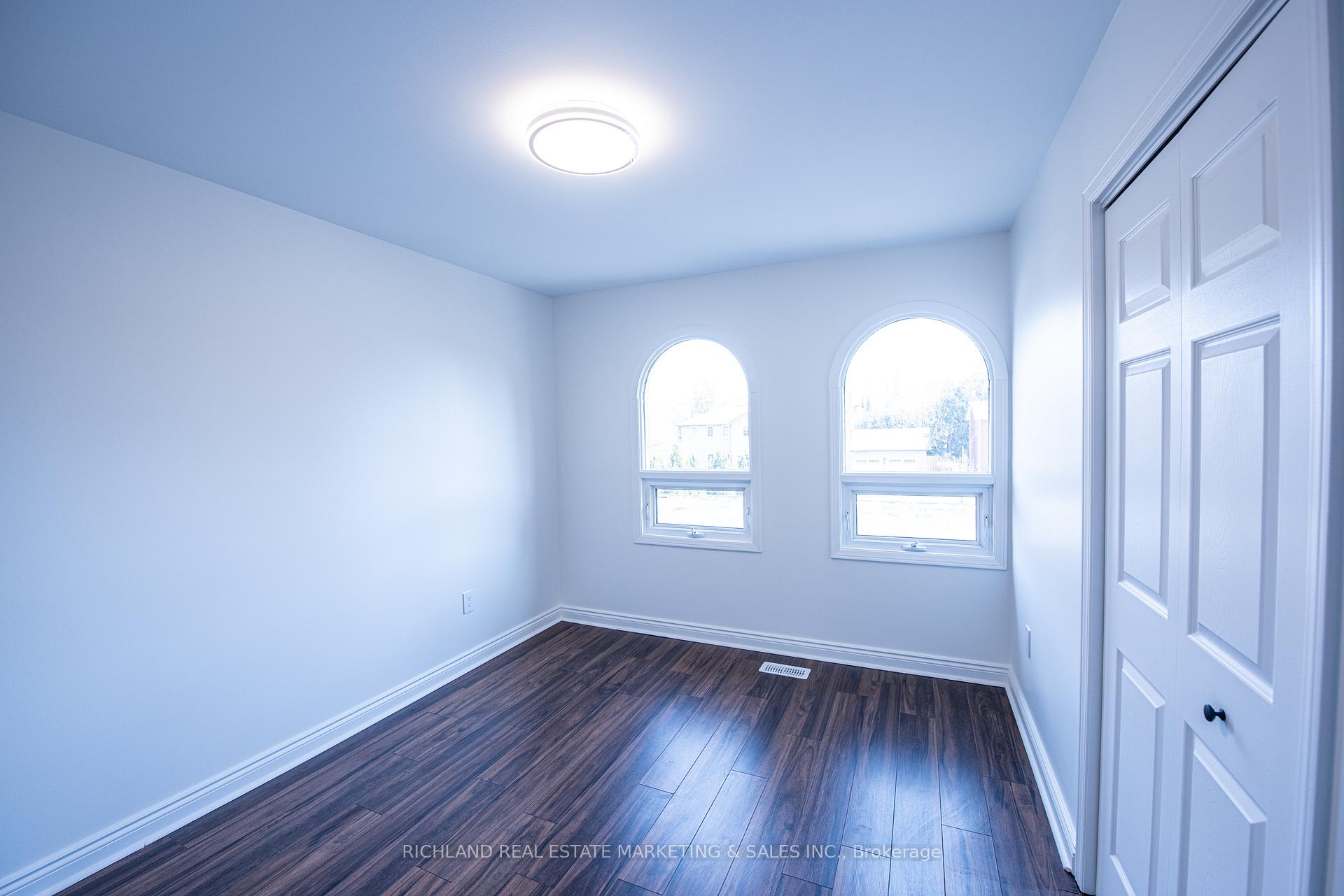 Photo 14 of 42 Wootten Way N, Markham, Markham Village — HOMEH
