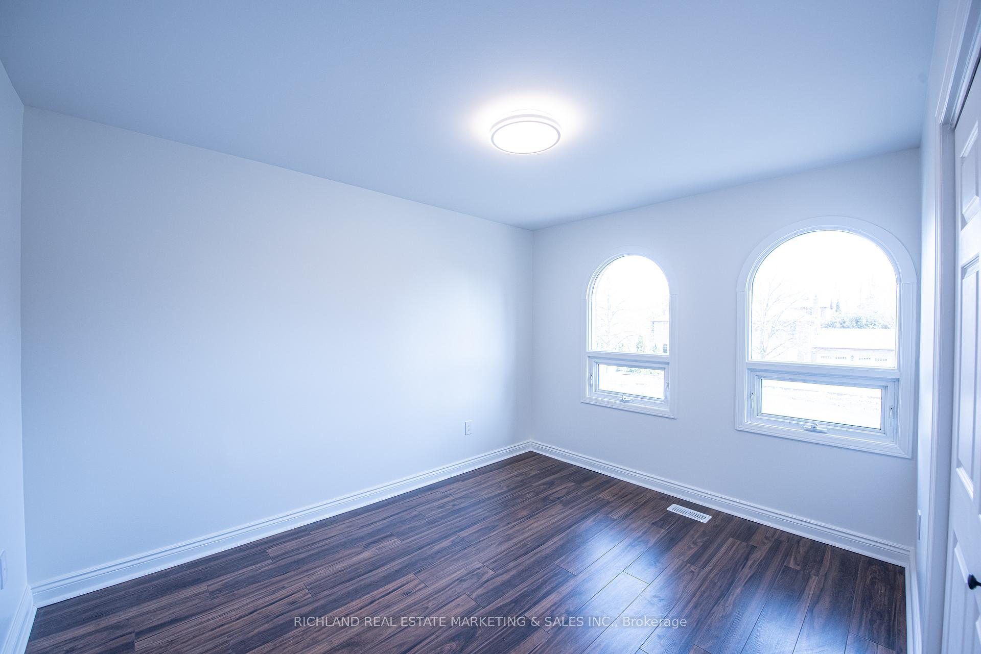 Photo 15 of 42 Wootten Way N, Markham, Markham Village — HOMEH