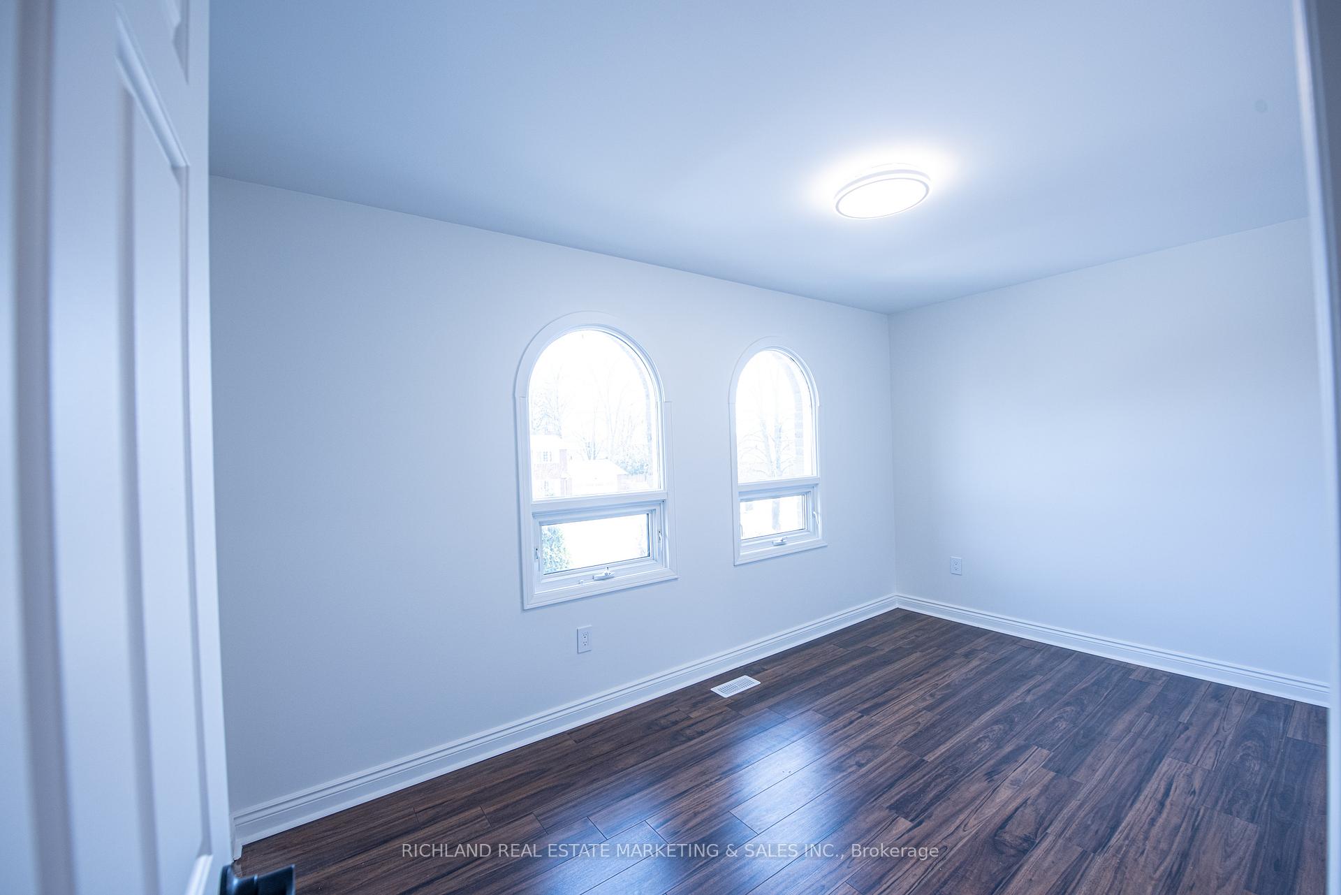 Photo 17 of 42 Wootten Way N, Markham, Markham Village — HOMEH