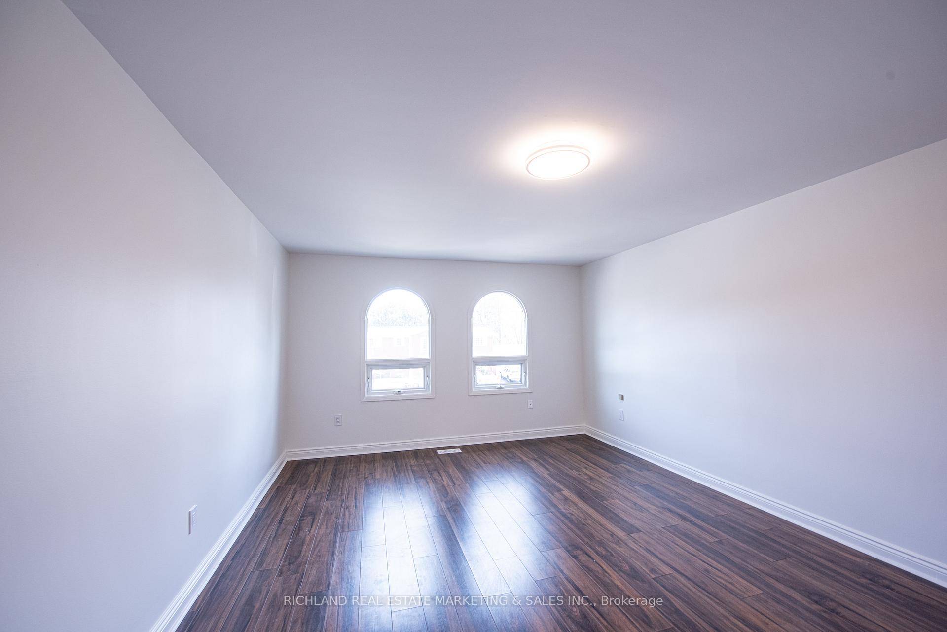 Photo 18 of 42 Wootten Way N, Markham, Markham Village — HOMEH