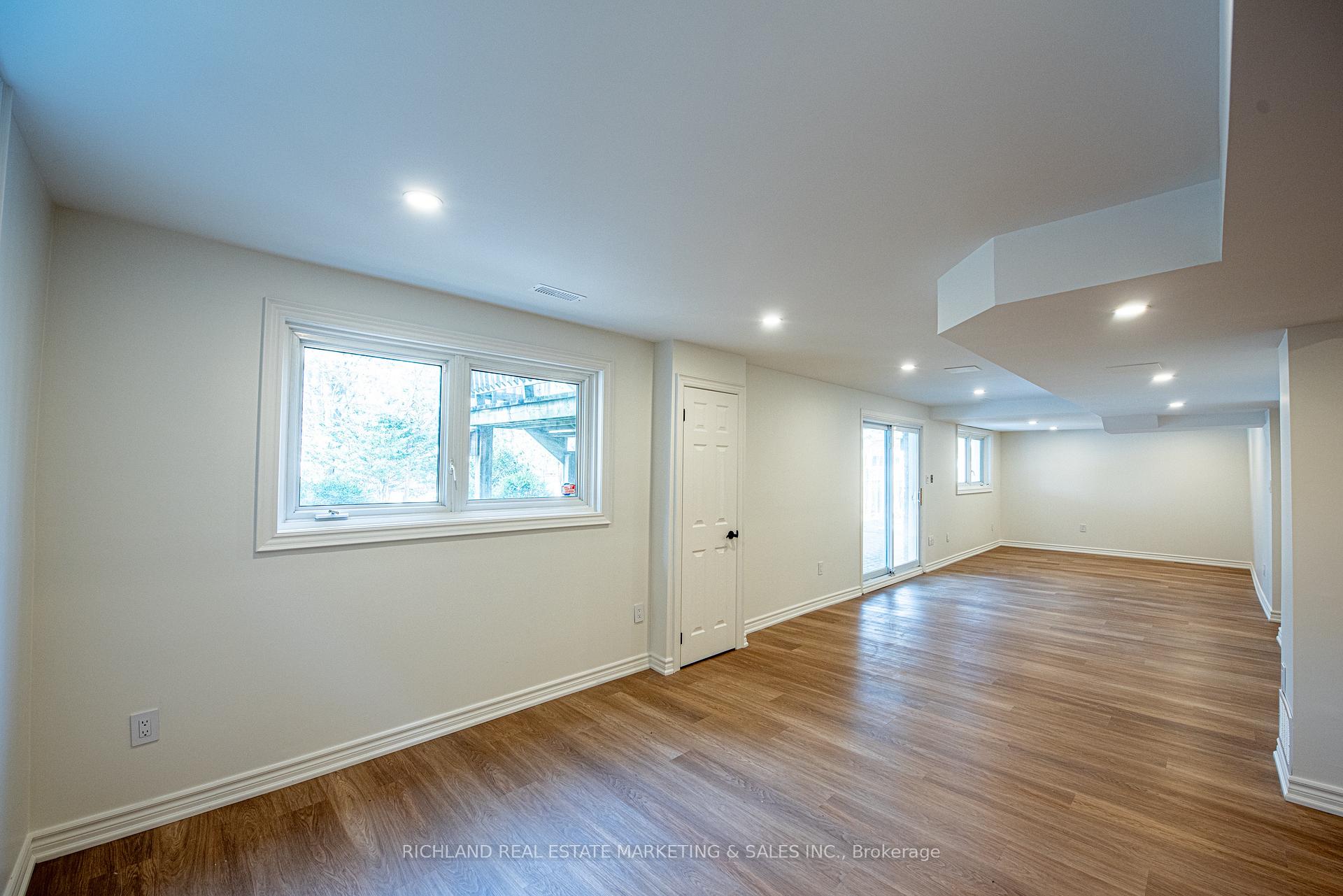Photo 22 of 42 Wootten Way N, Markham, Markham Village — HOMEH