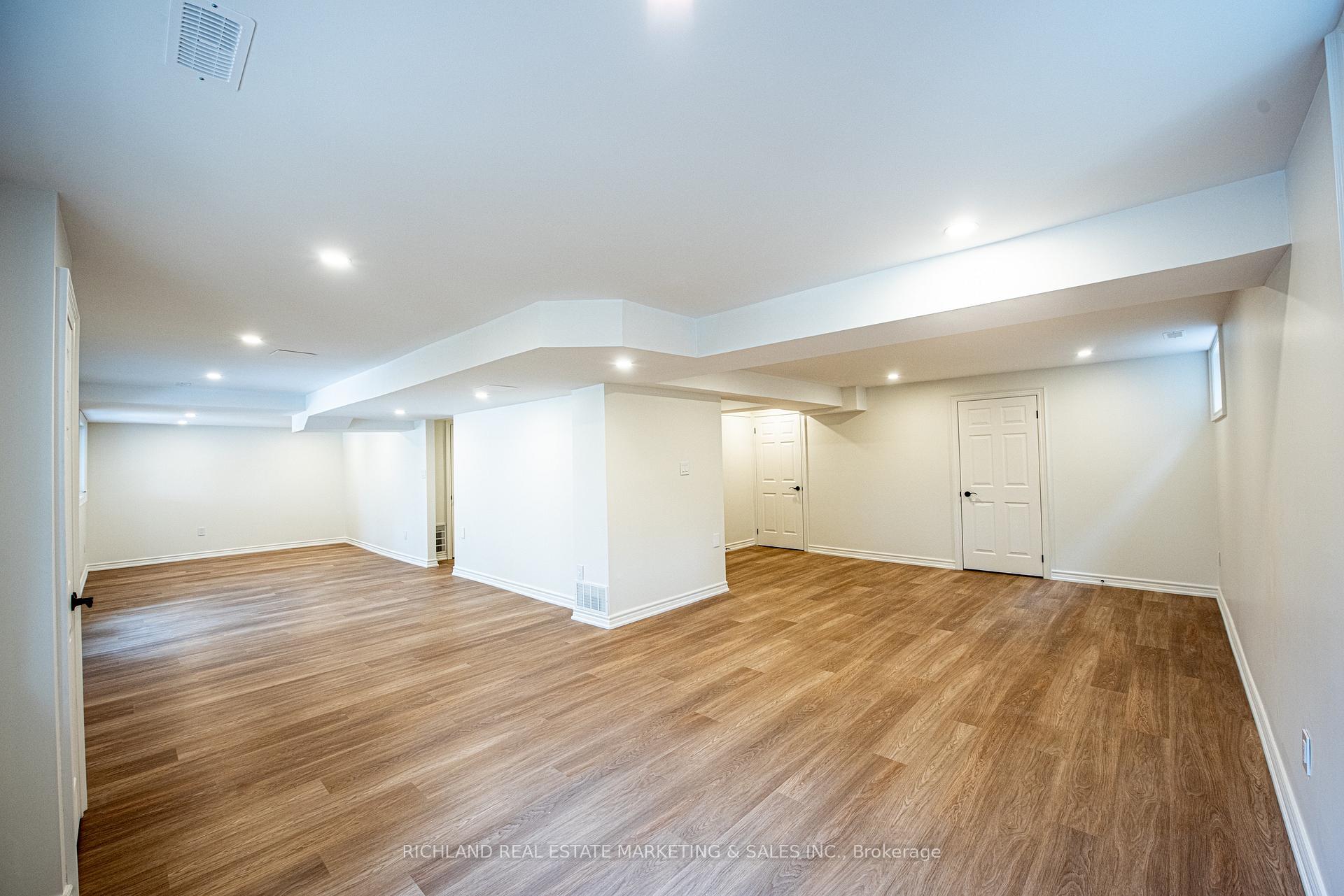 Photo 23 of 42 Wootten Way N, Markham, Markham Village — HOMEH