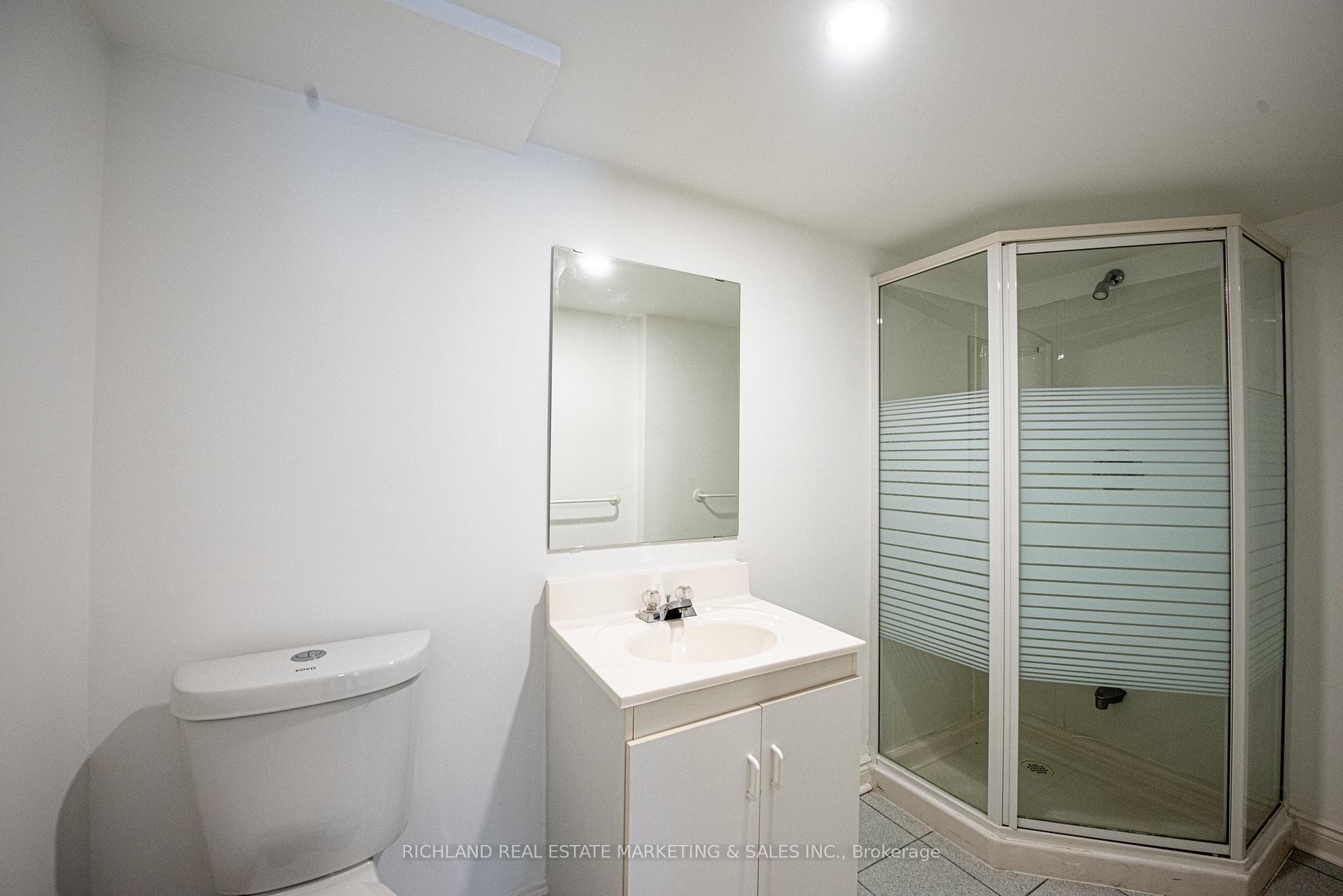 Photo 25 of 42 Wootten Way N, Markham, Markham Village — HOMEH