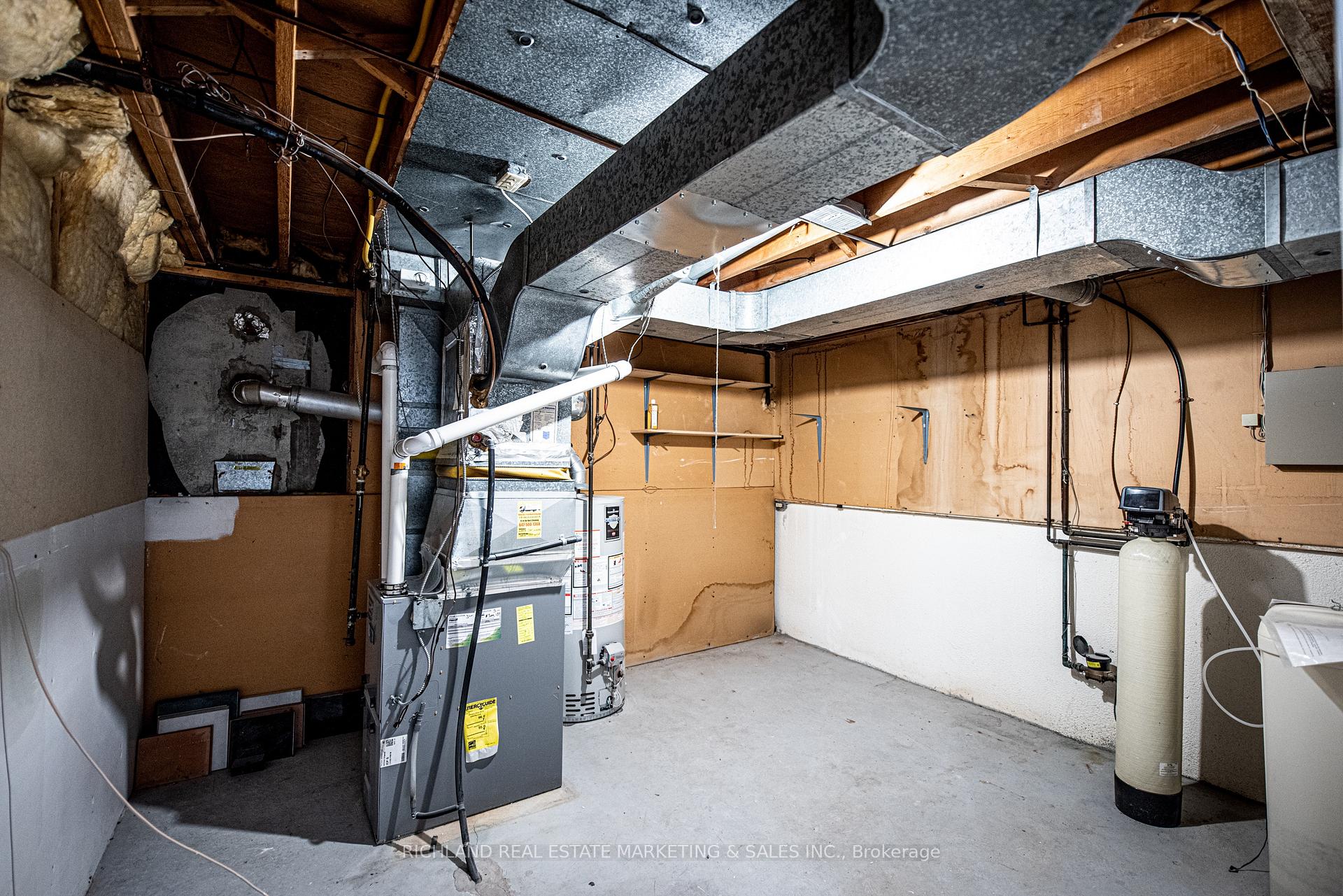 Photo 26 of 42 Wootten Way N, Markham, Markham Village — HOMEH