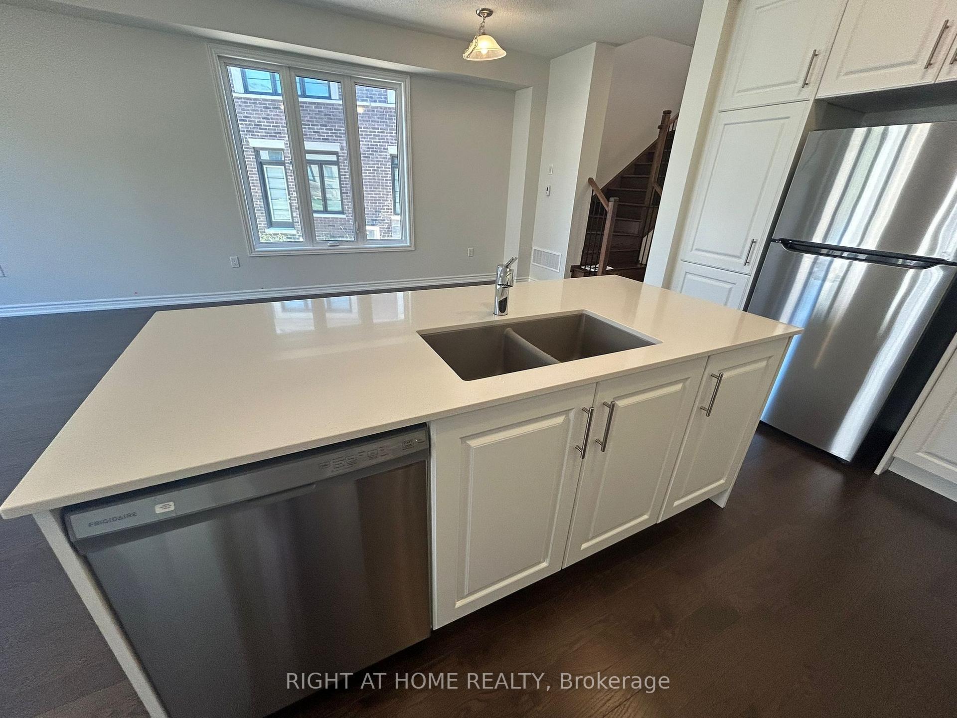 Photo 10 of 463 Celandine Terrace, Milton, Walker — HOMEH