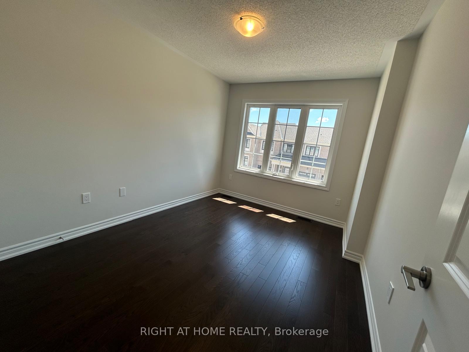 Photo 32 of 463 Celandine Terrace, Milton, Walker — HOMEH
