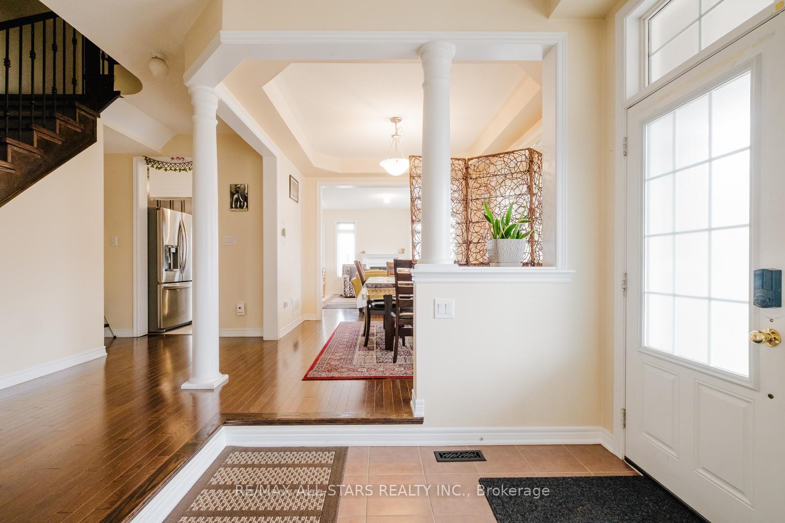 Photo 8 of 39 Haskett Drive, Markham, Box Grove — HOMEH