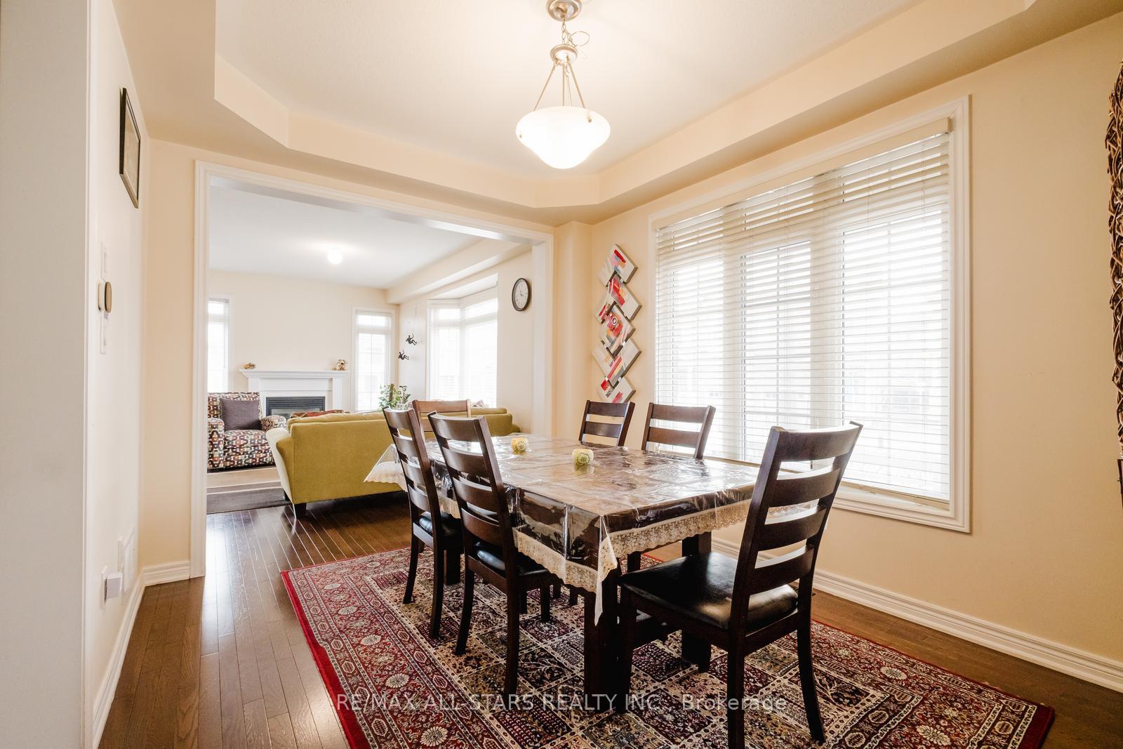 Photo 9 of 39 Haskett Drive, Markham, Box Grove — HOMEH