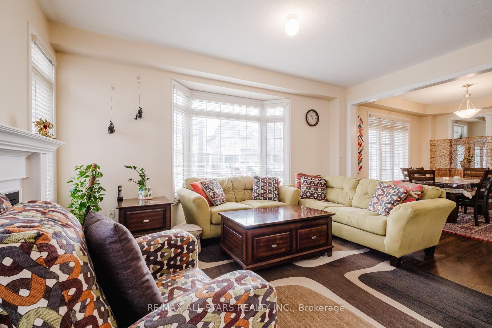 Photo 12 of 39 Haskett Drive, Markham, Box Grove — HOMEH