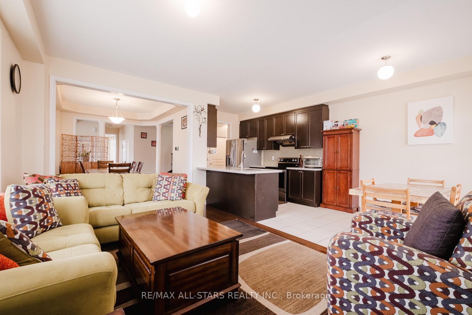 Photo 13 of 39 Haskett Drive, Markham, Box Grove — HOMEH
