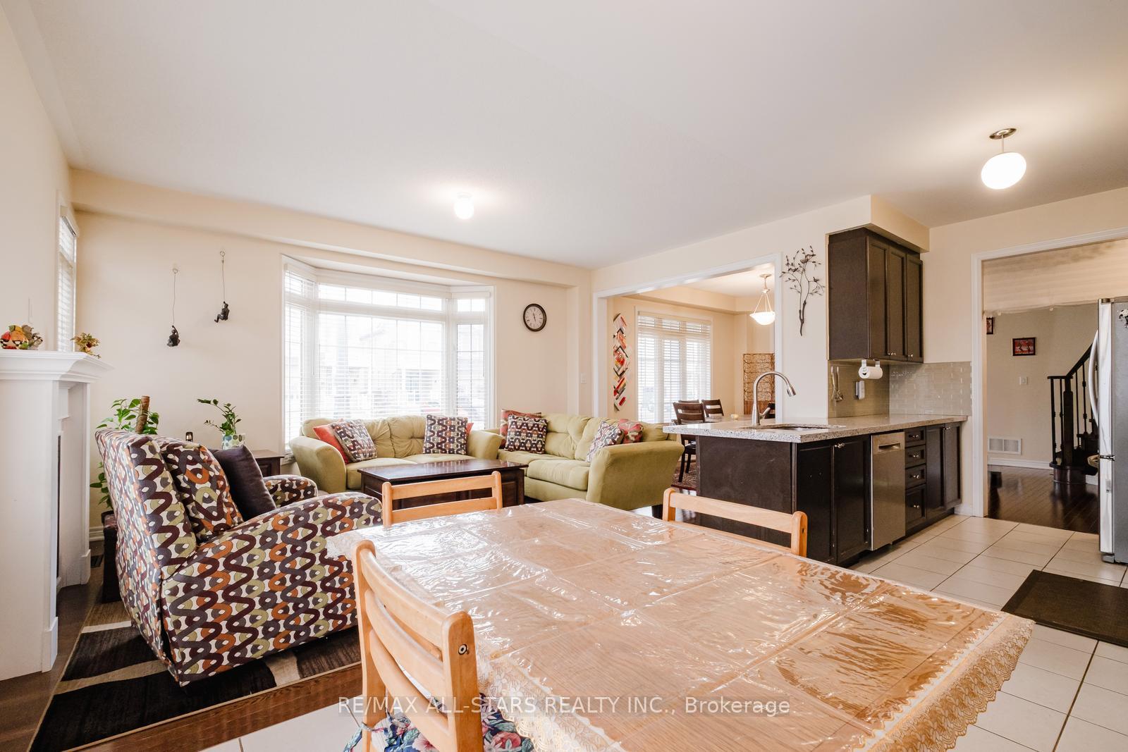 Photo 15 of 39 Haskett Drive, Markham, Box Grove — HOMEH