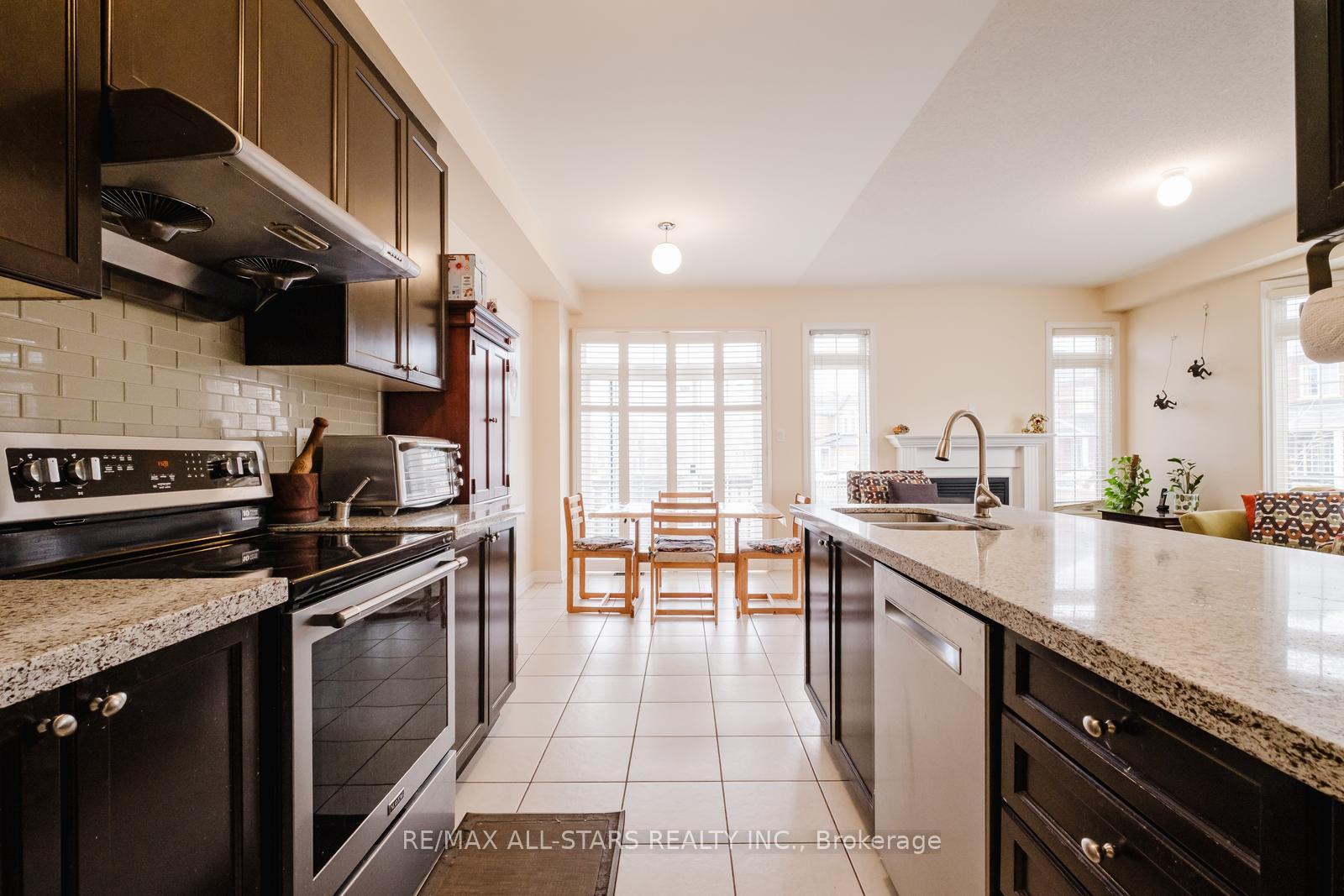 Photo 16 of 39 Haskett Drive, Markham, Box Grove — HOMEH