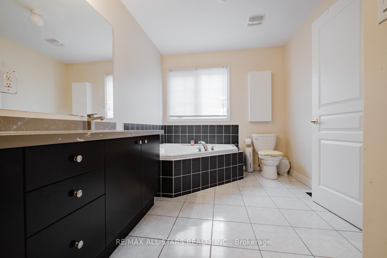 Photo 22 of 39 Haskett Drive, Markham, Box Grove — HOMEH
