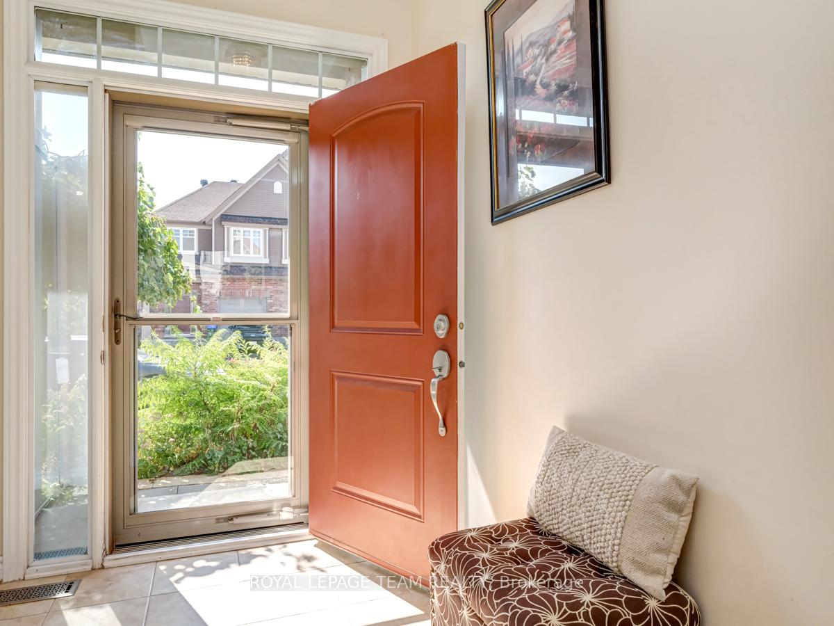 Photo 2 of 1572 Carronbridge Circle, Ottawa, Kanata - Emerald Meadows/Trailwest — HOMEH