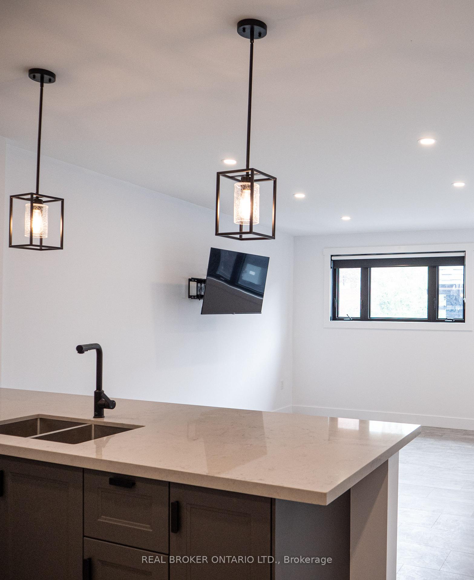 Photo 6 of Unit 4, 284 James Street N, Hamilton, Beasley — HOMEH