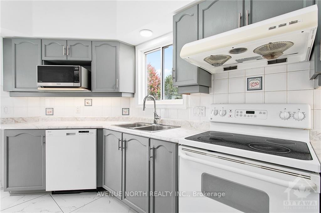 Photo 5 of 37 Stonemeadow Drive, Ottawa, Kanata - Bridlewood — HOMEH