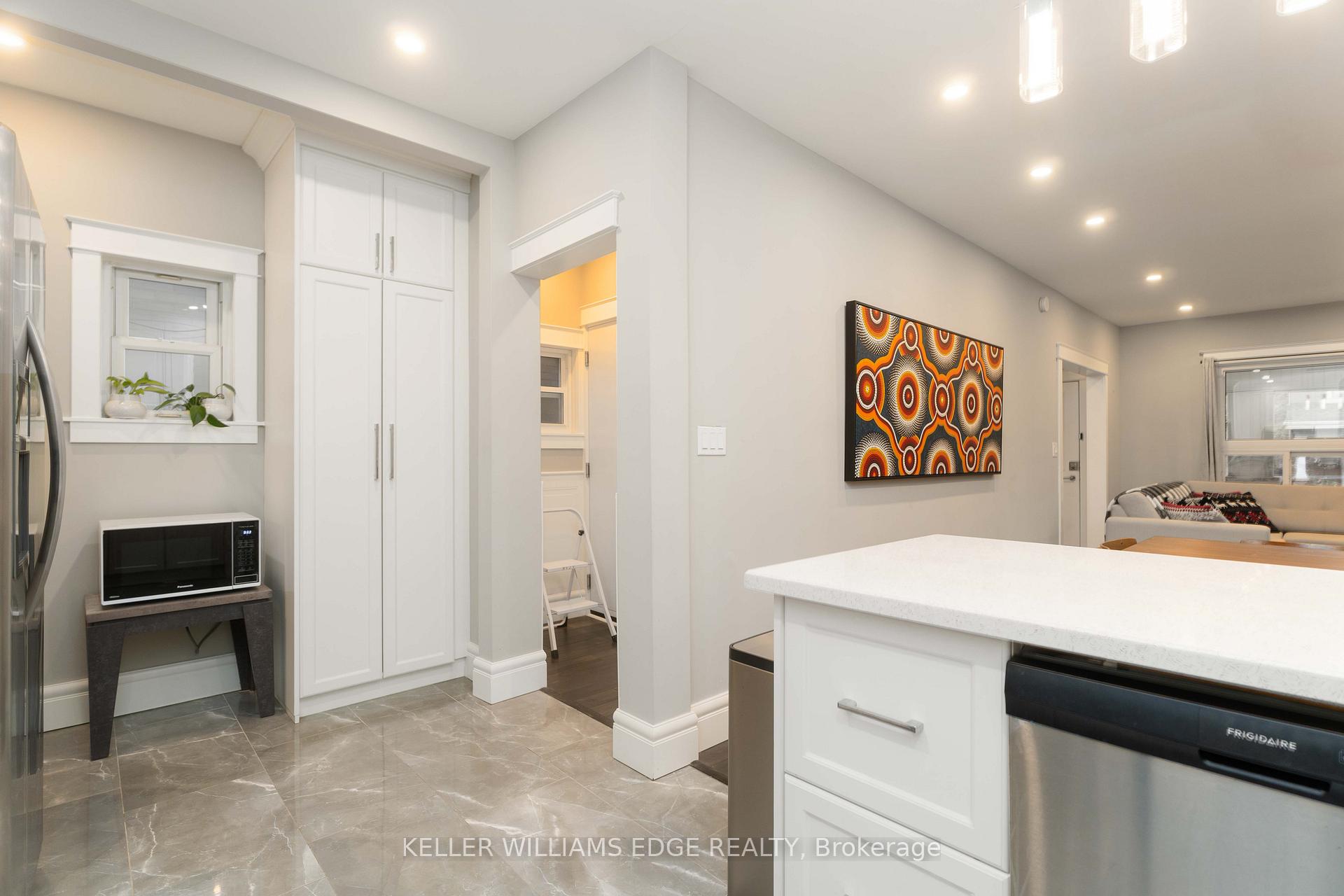 Photo 9 of 17 Spadina Avenue, Hamilton, Gibson — HOMEH