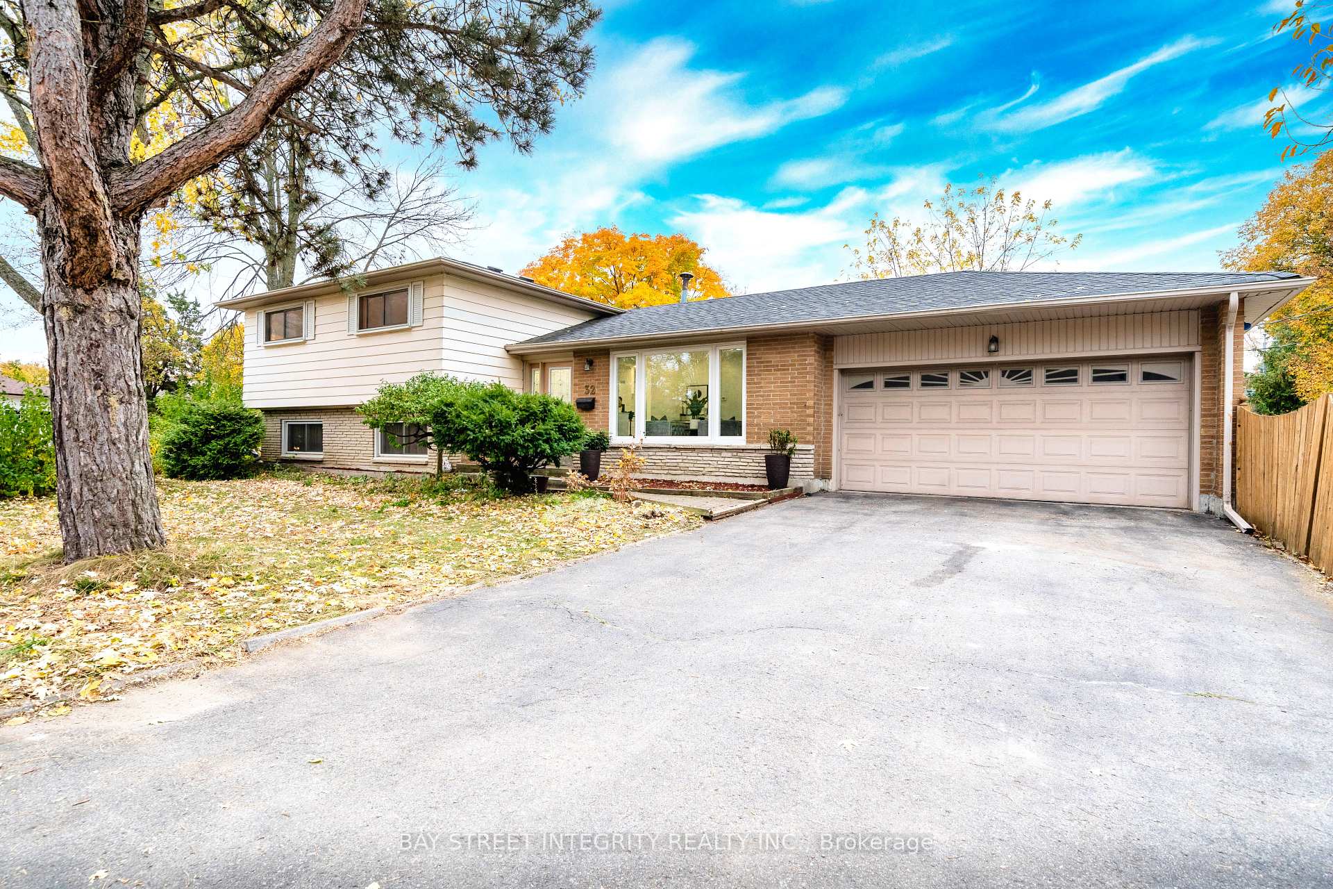 Photo 1 of 32 Markhaven Road, Markham, Unionville — HOMEH
