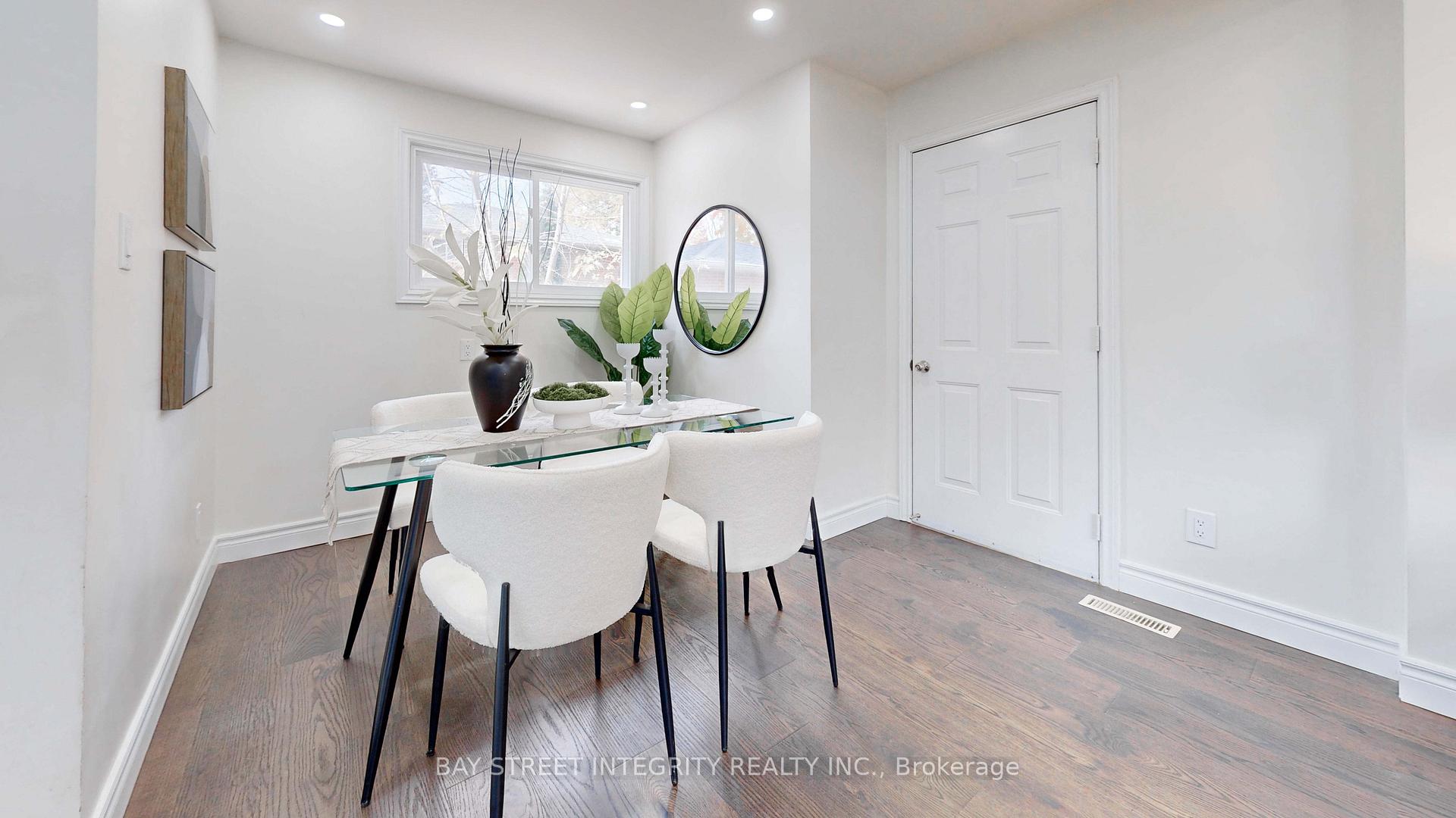 Photo 12 of 32 Markhaven Road, Markham, Unionville — HOMEH