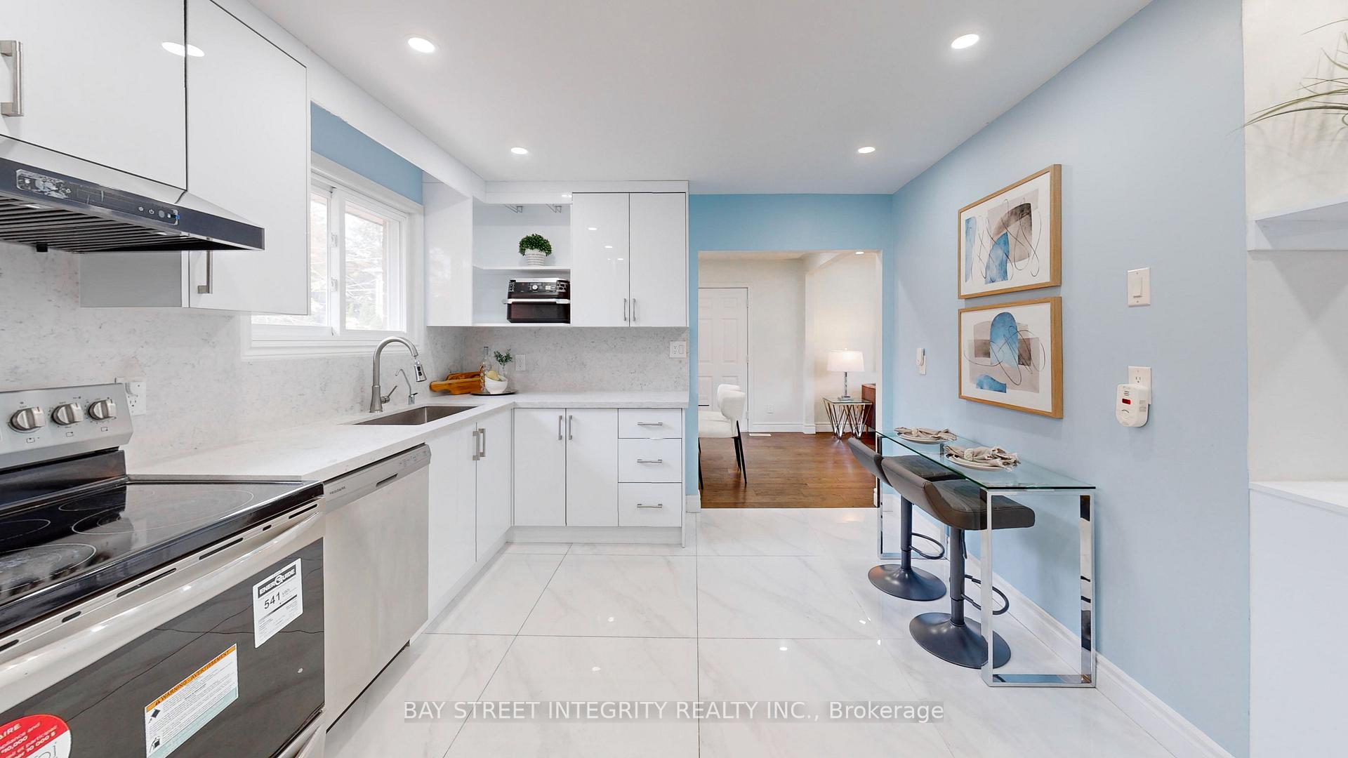 Photo 15 of 32 Markhaven Road, Markham, Unionville — HOMEH