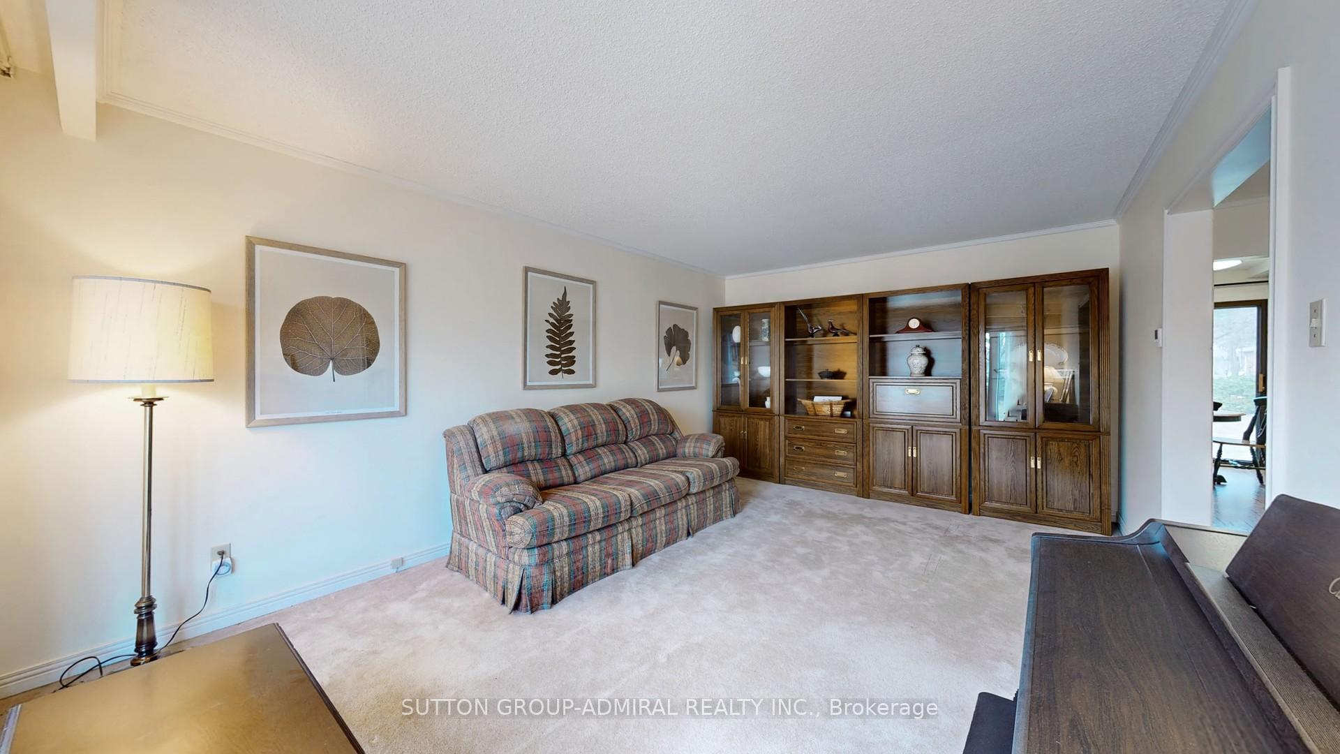 Photo 9 of 61 Shady Lane Crescent, Markham, Royal Orchard — HOMEH